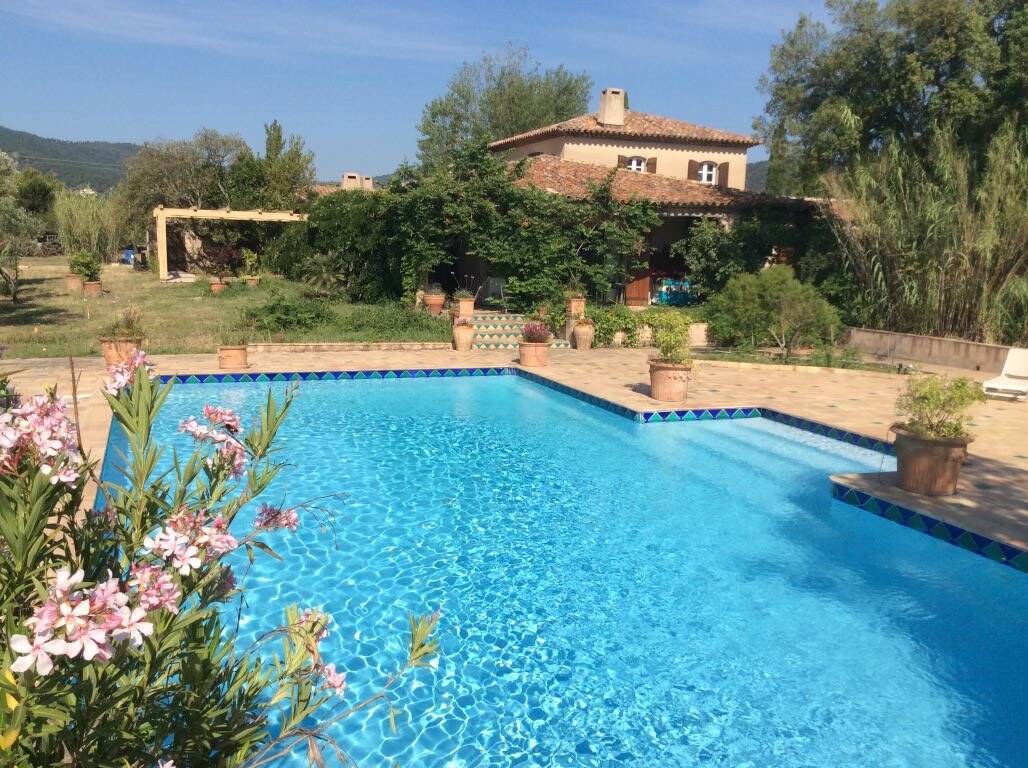 Grande Villa Provençale avec 2 Hectares de Terrain à Cogolin, Secteur Résidentiel, Au calme Proche Village, Viager Occupé Mr 89 ans et Mme 85 ans