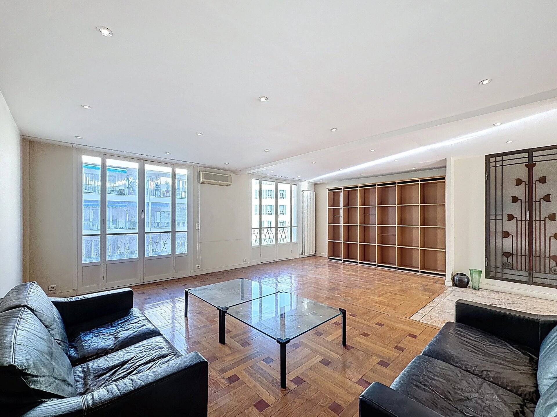Appartement  - 2 pièces  - 73.81 m² -  320 000 € - À vendre 