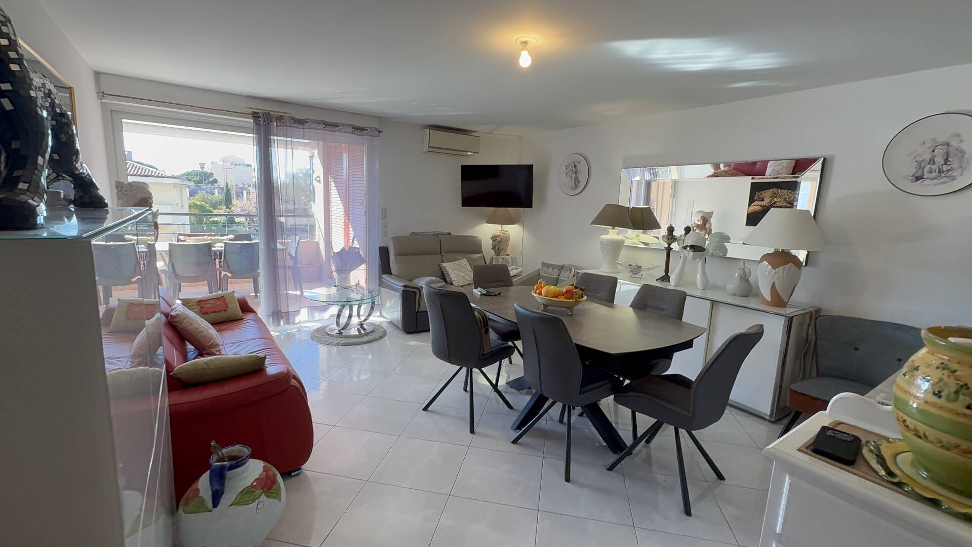 Viager Occupé sur H de 82 ans et F de 87 ans - Appartement F2 avec terrasse VUE MER et Garage à St Raphaël 83700