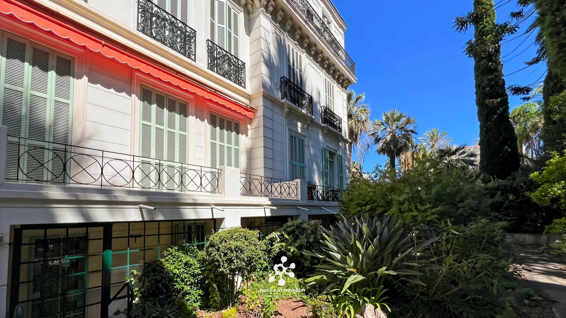 MENTON - Appartement 2 pièces - Proche Mer - Terrasse - Cave