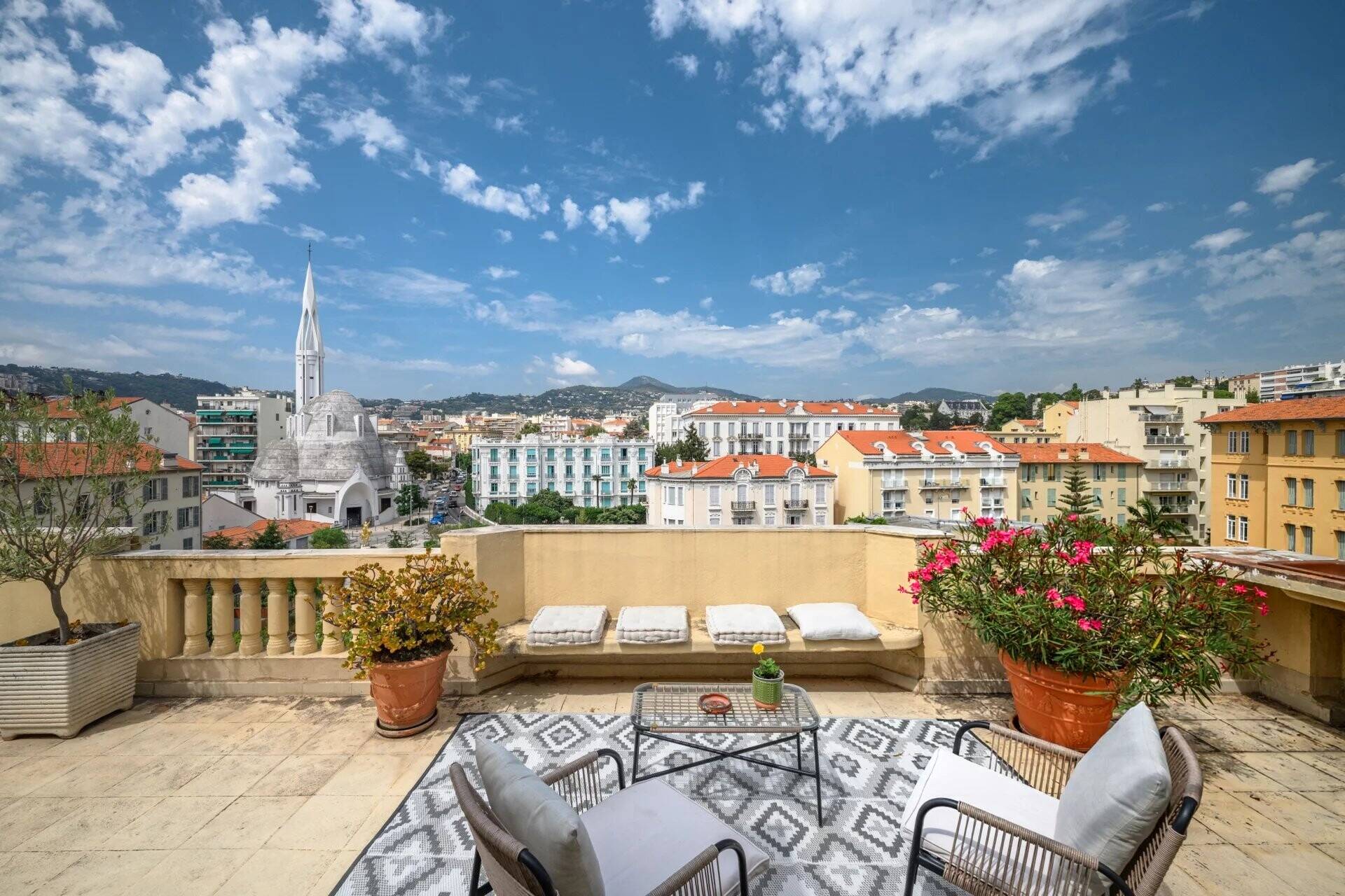 Appartement  - Appartement  - 8 pièces  - 221.63 m² -  1 290 000 € - À vendre 
