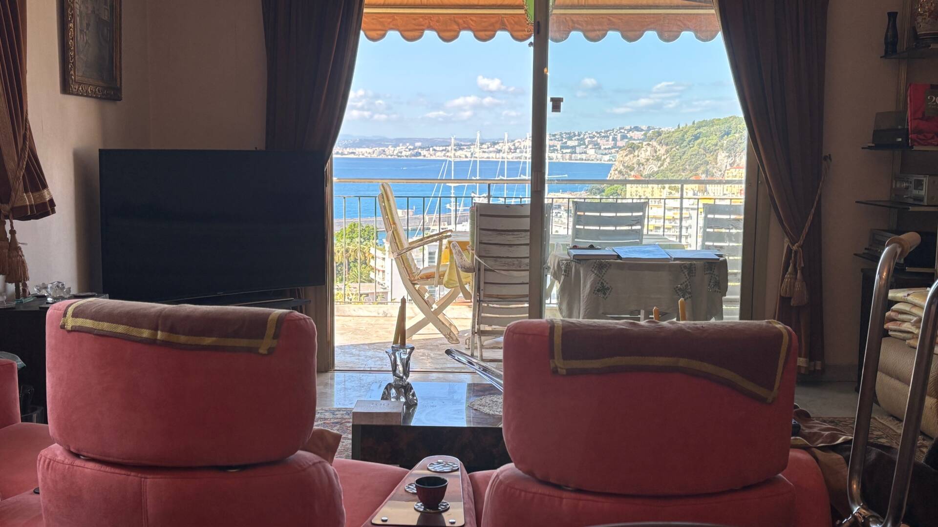 NUE PROPRIÉTÉ À NICE