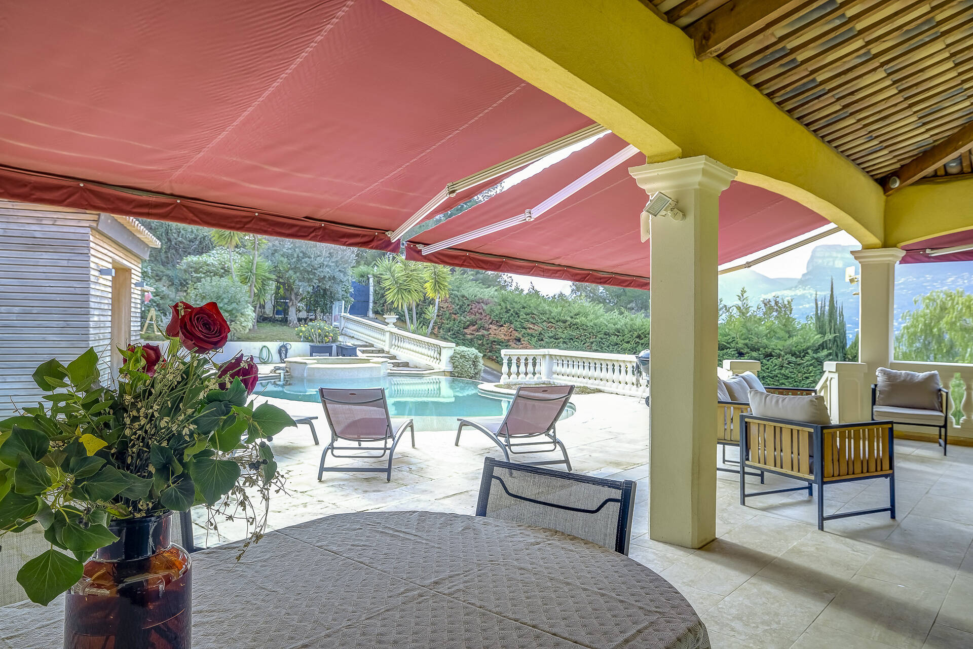Maison  - Villa  - 7 pièces  - 280.0 m² -  1 050 000 € - À vendre 