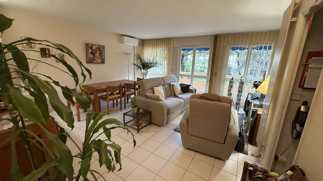 Appartement F3 avec Garage Secteur Fréjus Plage 5 mn Plage à pieds Viager occupé Mr 86 ans et Mme 80 ans