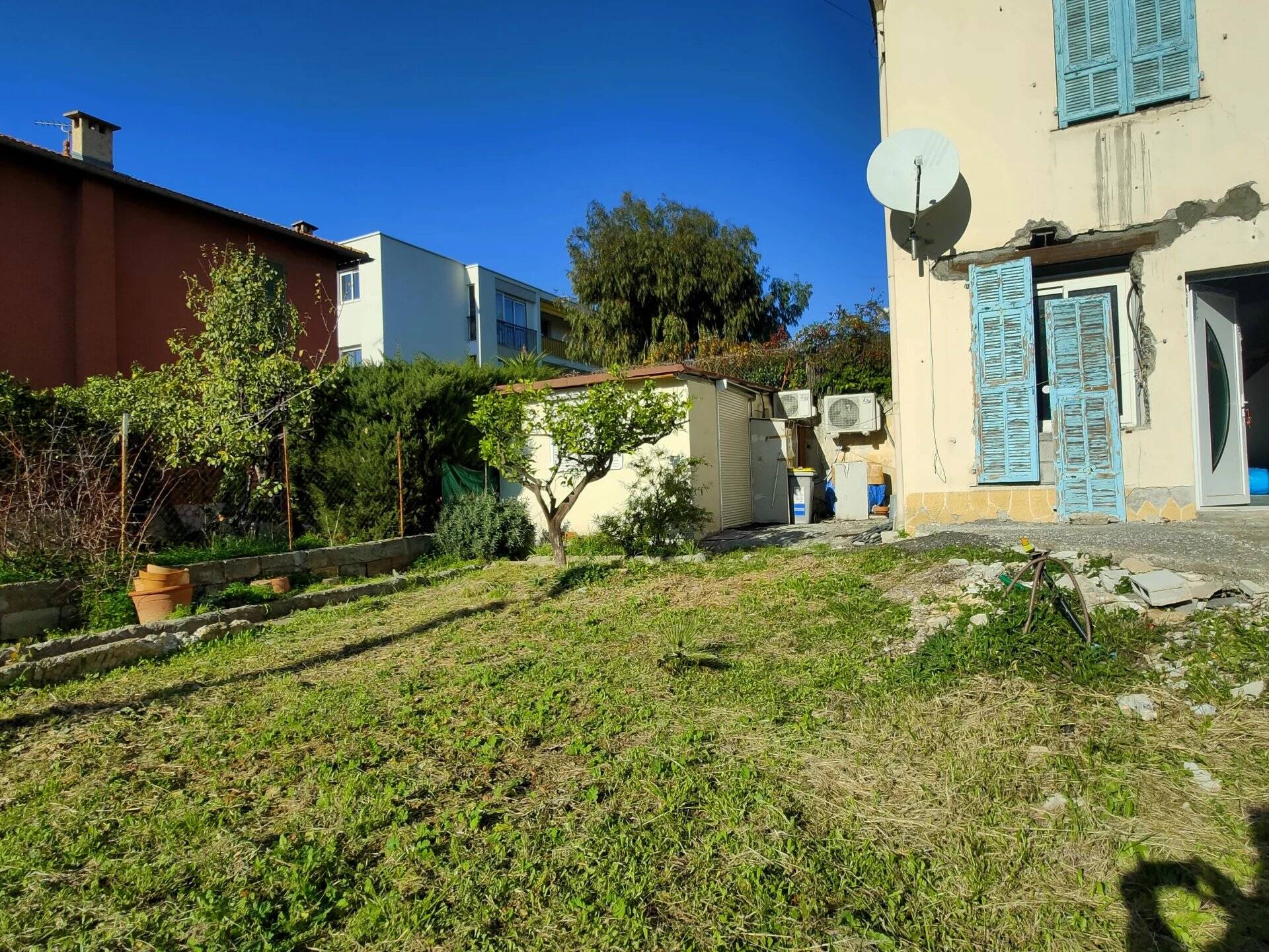 Saint Laurent du var-Terrain a bâtir - Maison à rénover- Centre ville-  ensoleillé