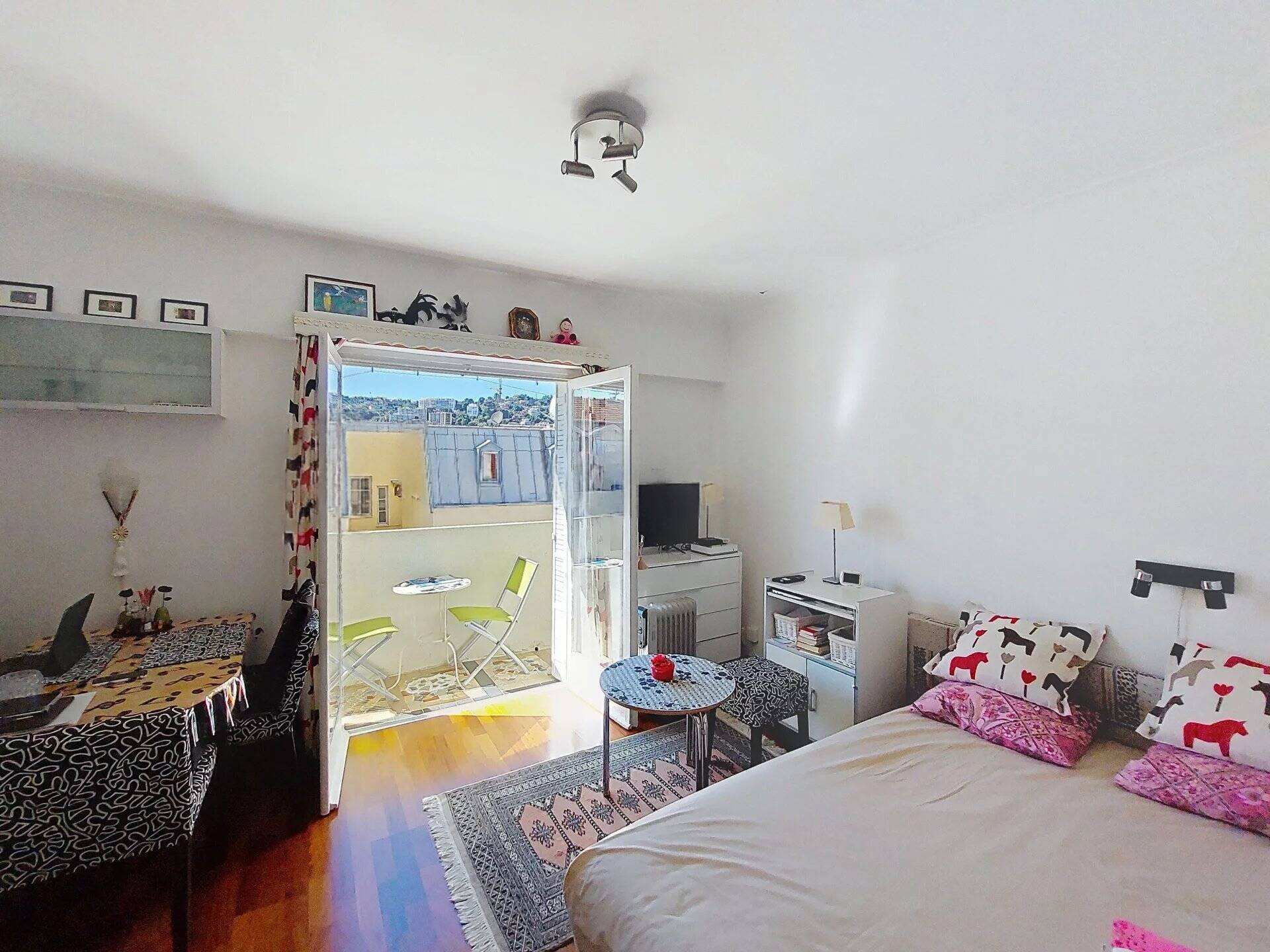 Nice Musiciens Studio dernier étage balcon