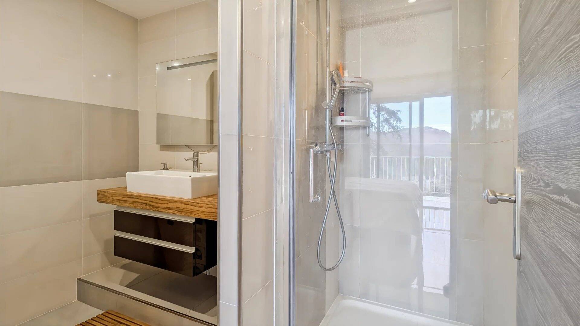 Appartement  - 4 pièces  - 100.87 m² -  580 000 € - À vendre 