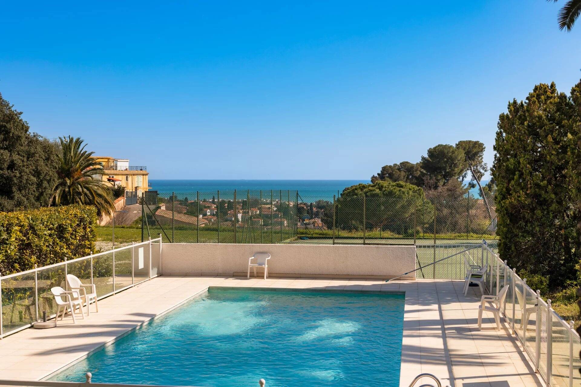 Maison  - 4 pièces  - 95.0 m² -  485 000 € - À vendre 