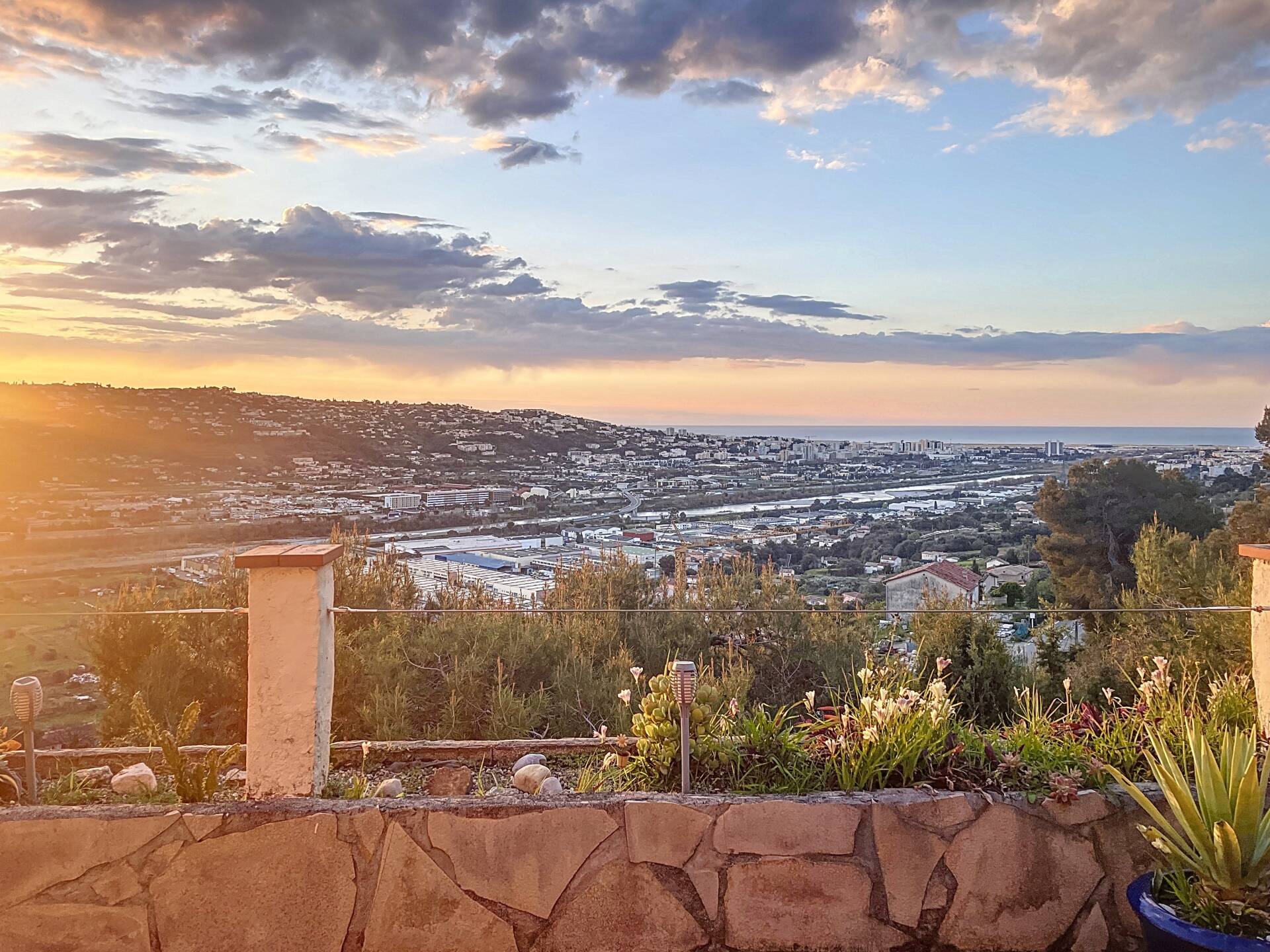 Maison  - 4 pièces  - 135.0 m2 -  560 000 € - À vendre 