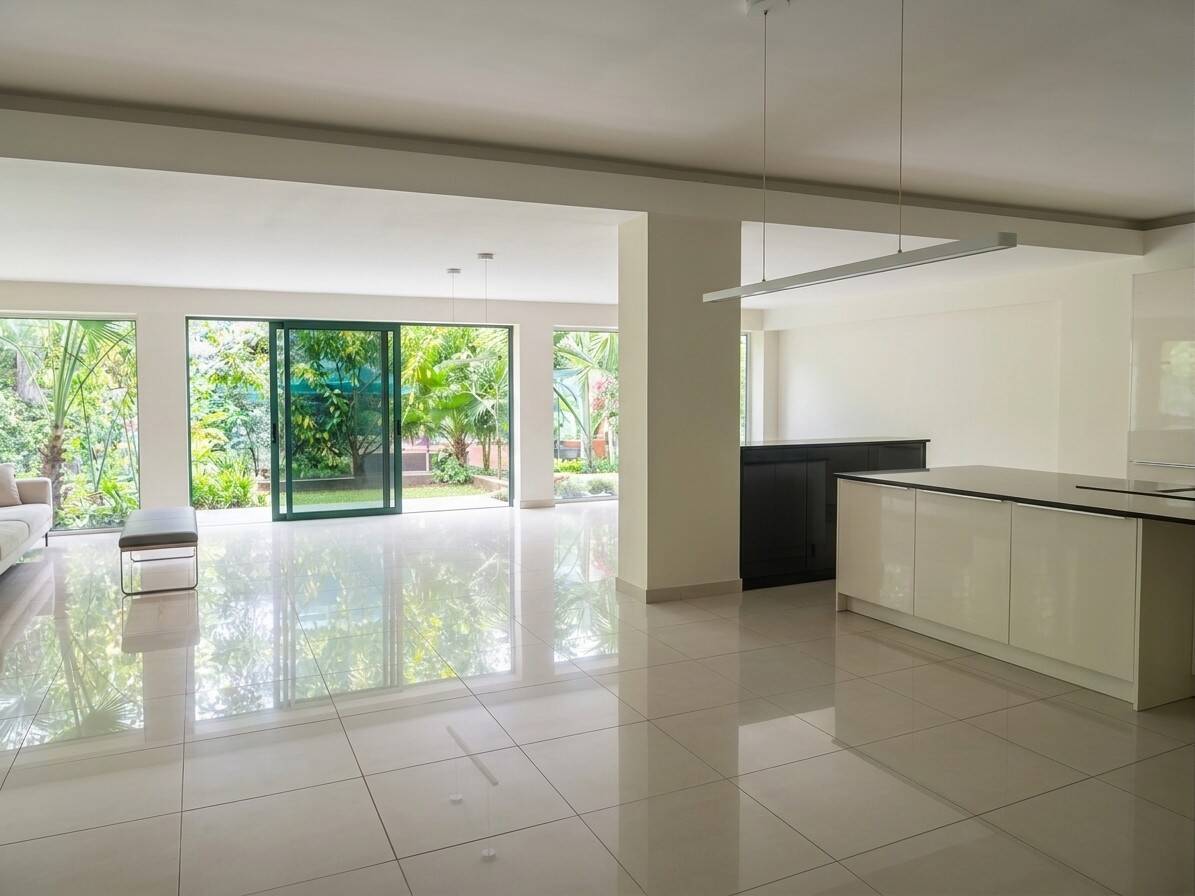 Fréjus, Excellente visibilité local commercial 160 m2