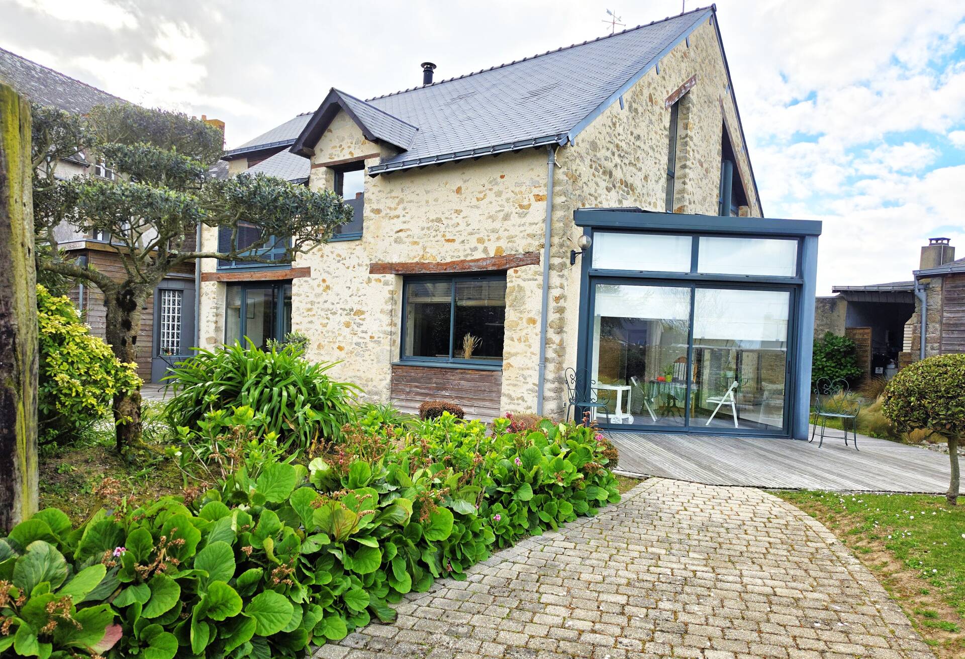 Belle demeure d'architecte vendue en viager occupé à GUÉRANDE
