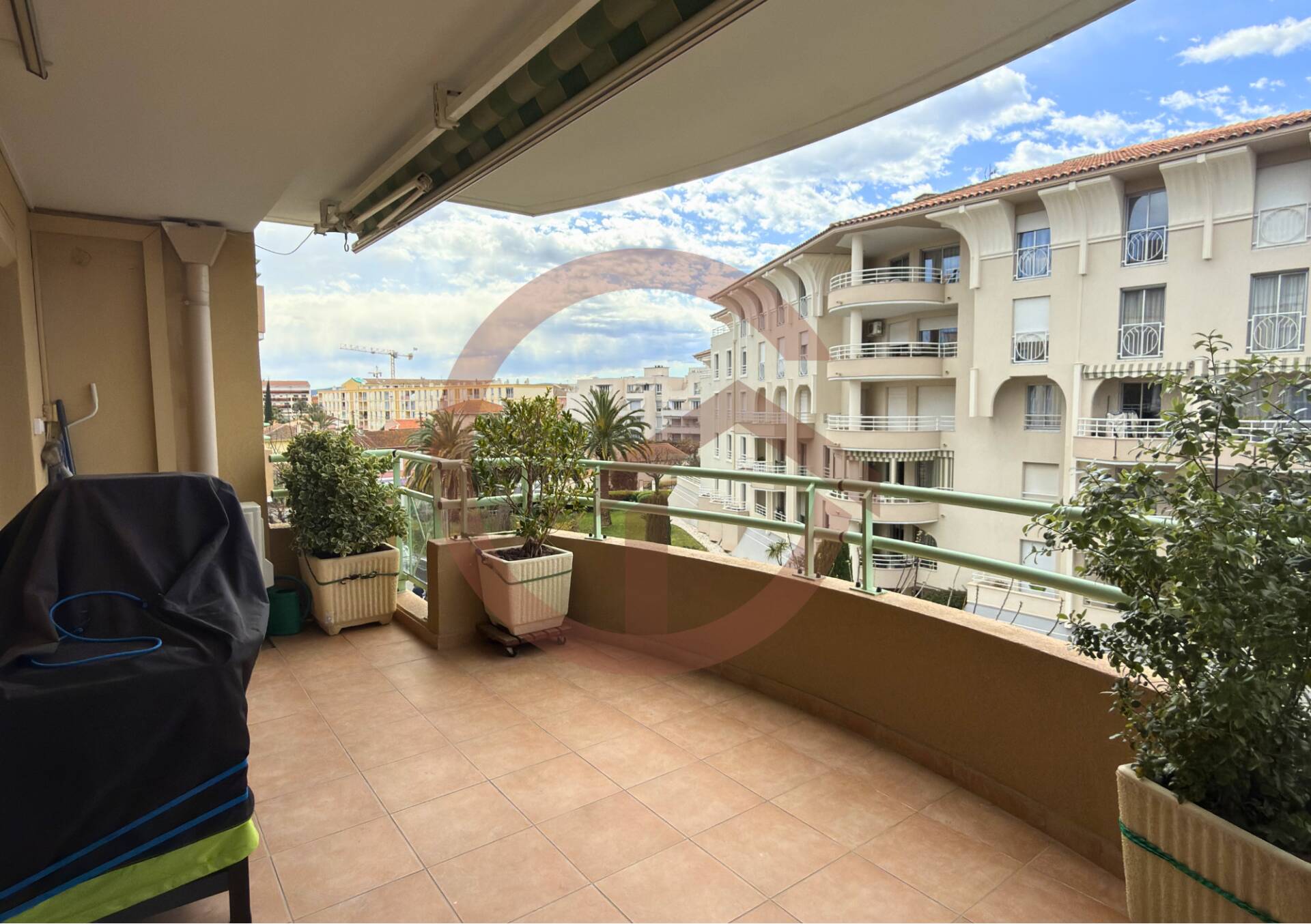 Viager occupé — T2 rénové centre-ville Saint-Raphaël — bouquet 127 600 € — décote 34 %