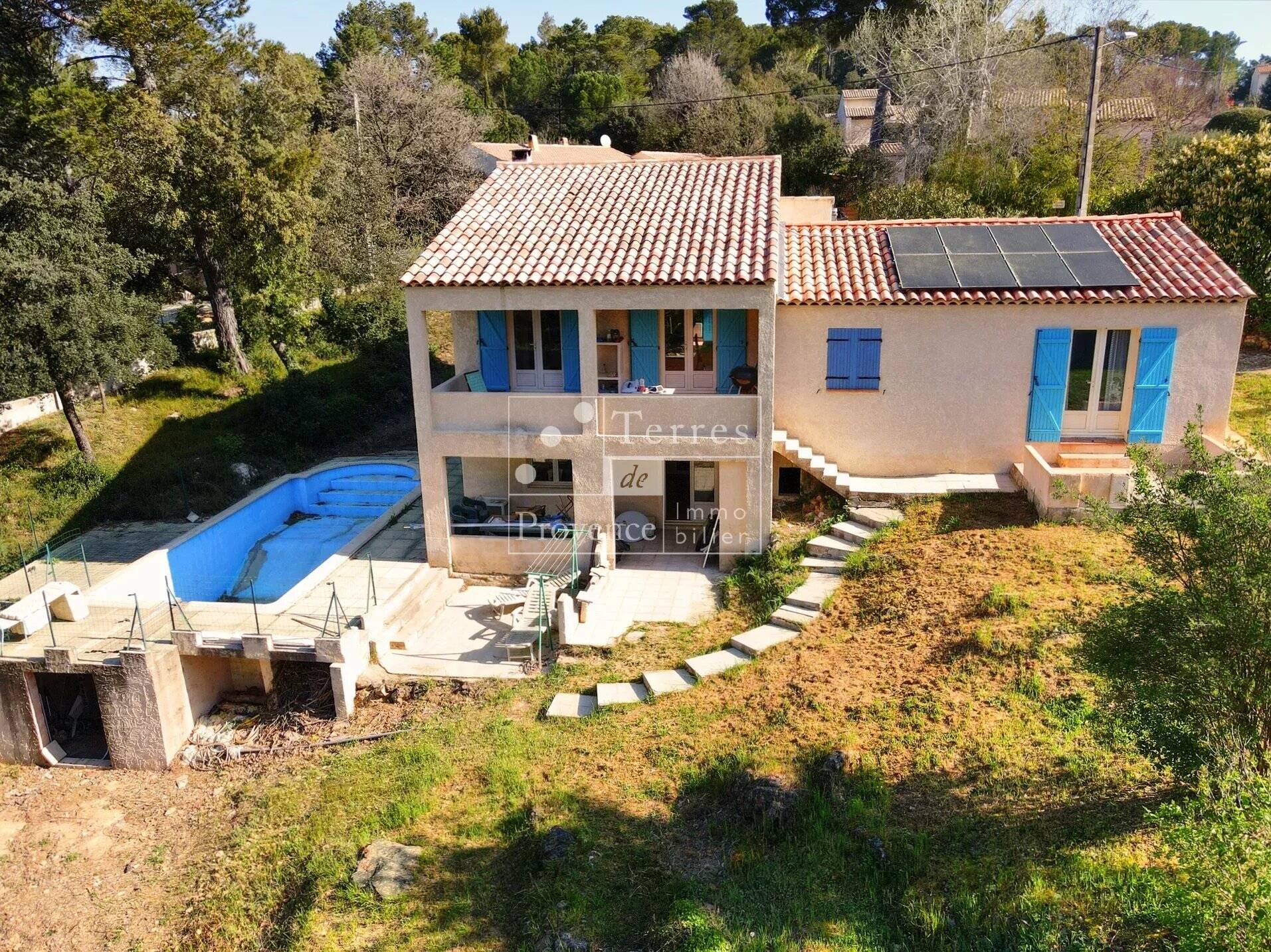 Sillans-la-Cascade – Maison avec jardin et fort potentiel !