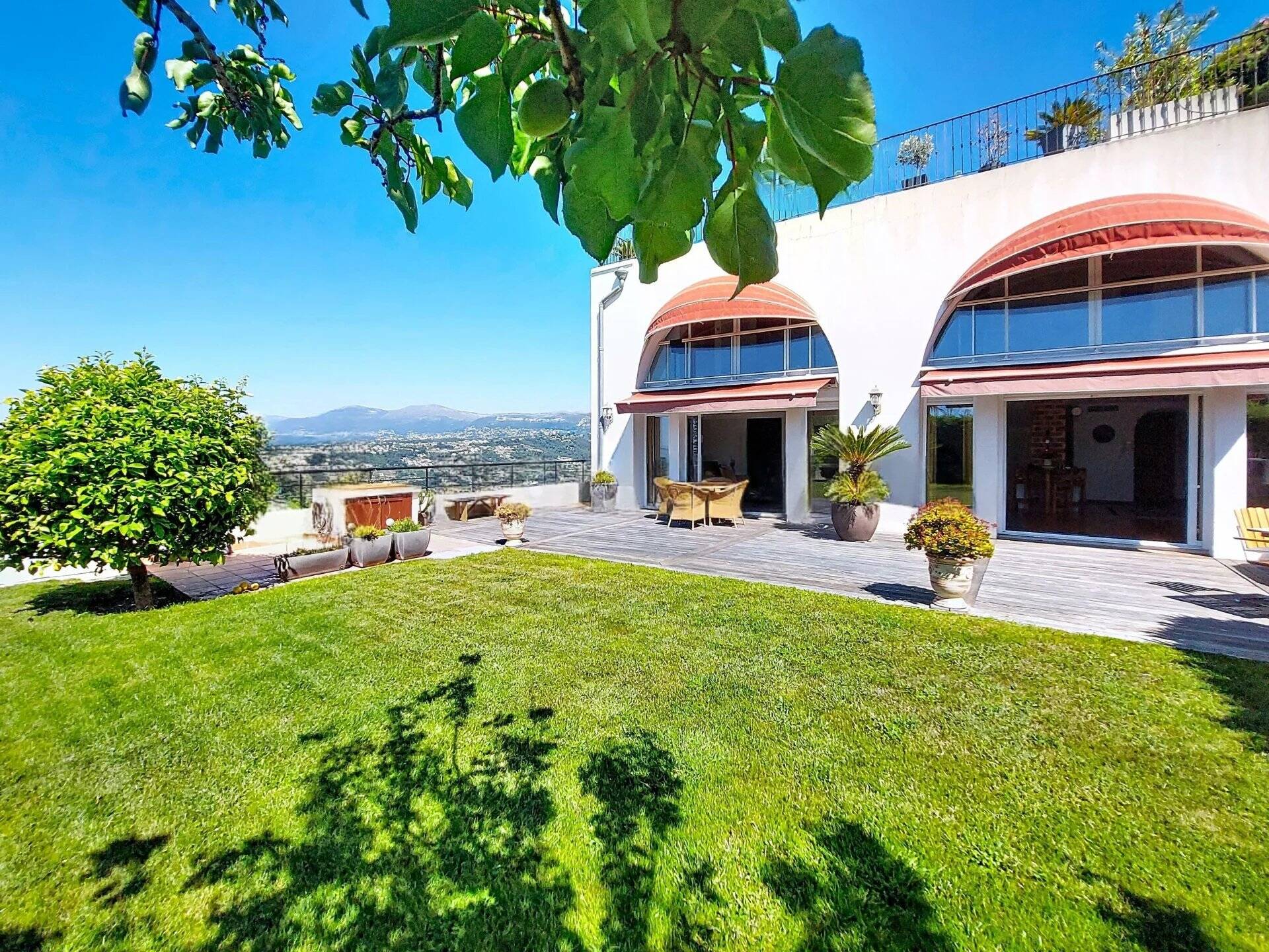 Appartement-villa Nice Fabron 4 P 200m² de terrasse jardin