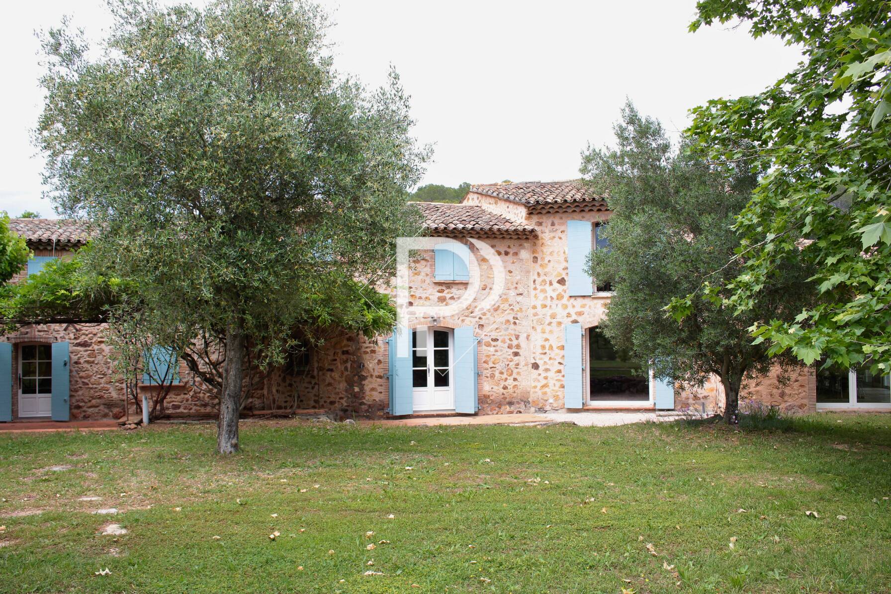 Propriété de charme – 2 hectares avec lac privé et piscine