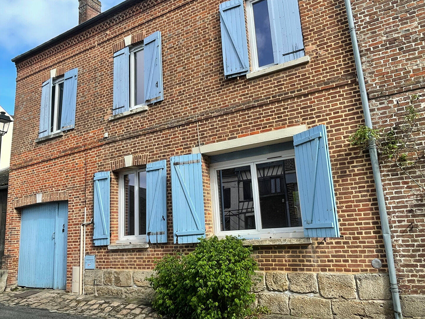MAISON EN BRIQUES RESTAUREE, 3 CHAMBRES + GRENIER PARTIELLEMENT AMENAGE