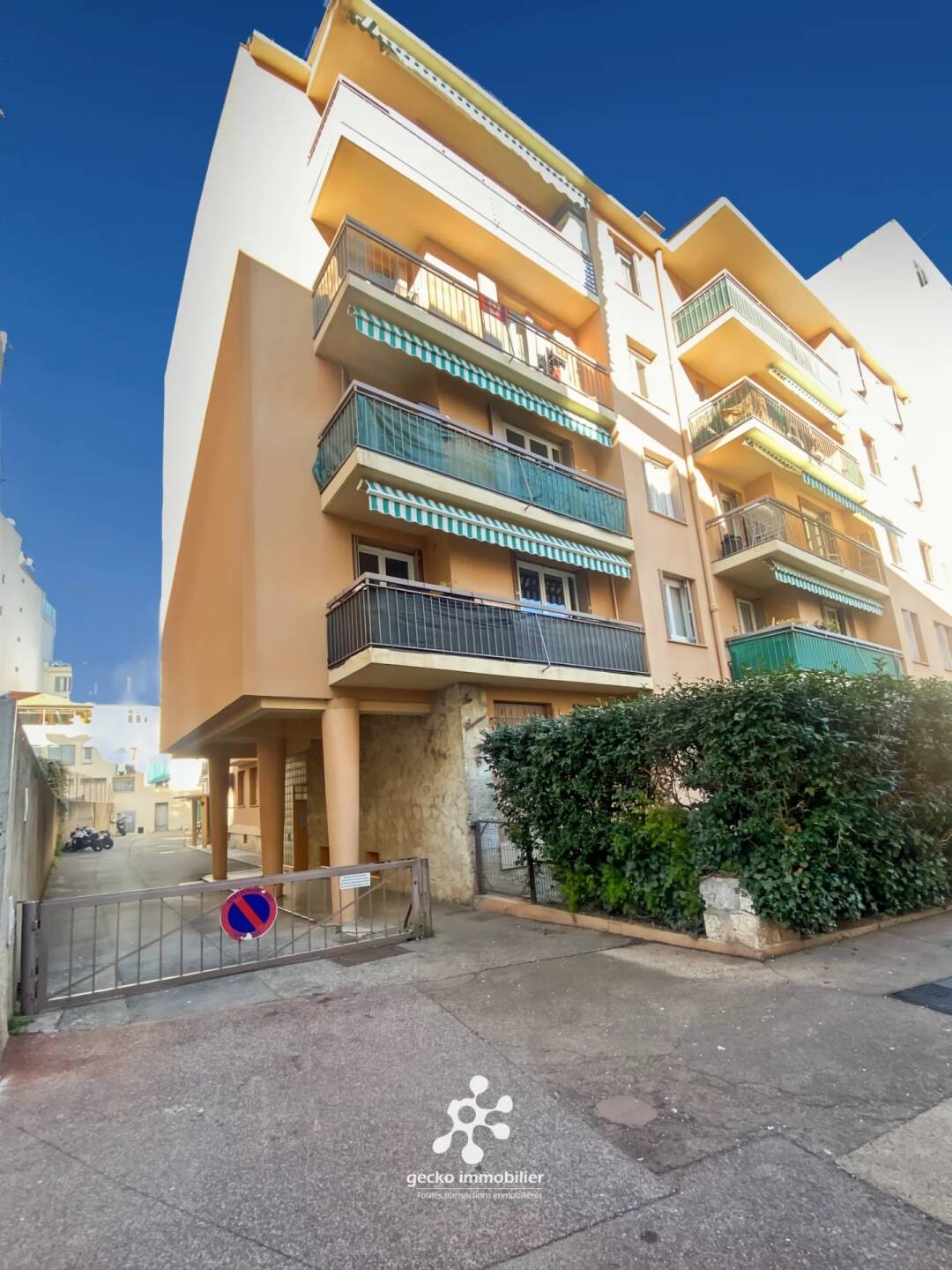 CAGNES-SUR-MER – Centre-ville – 4P Traversant à fort potentiel avec cave