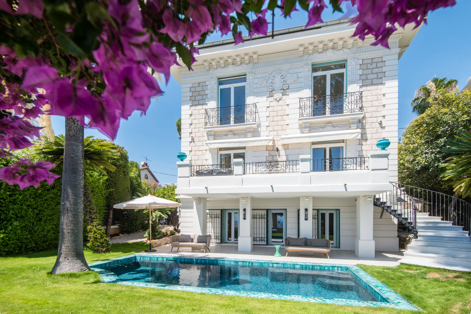 Maison  - 5 pièces  - 227.46 m² -  5 800 000 € - À vendre 