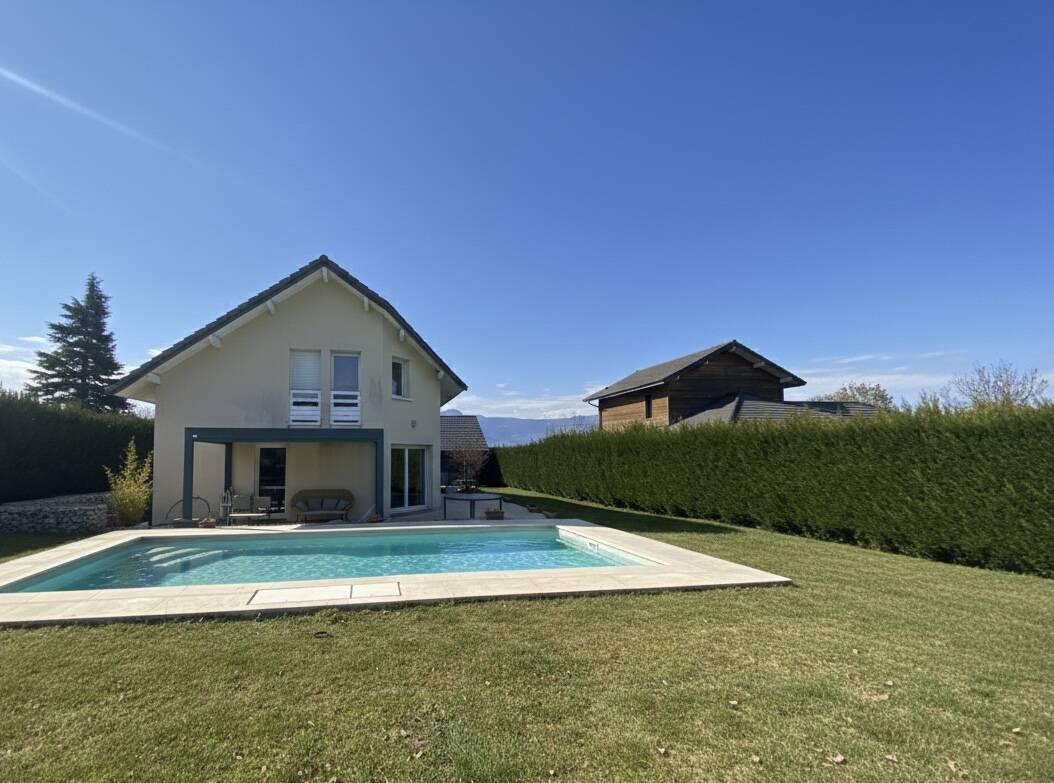 VIMINES, Maison récente avec vue dégagée, piscine et fort potentiel.