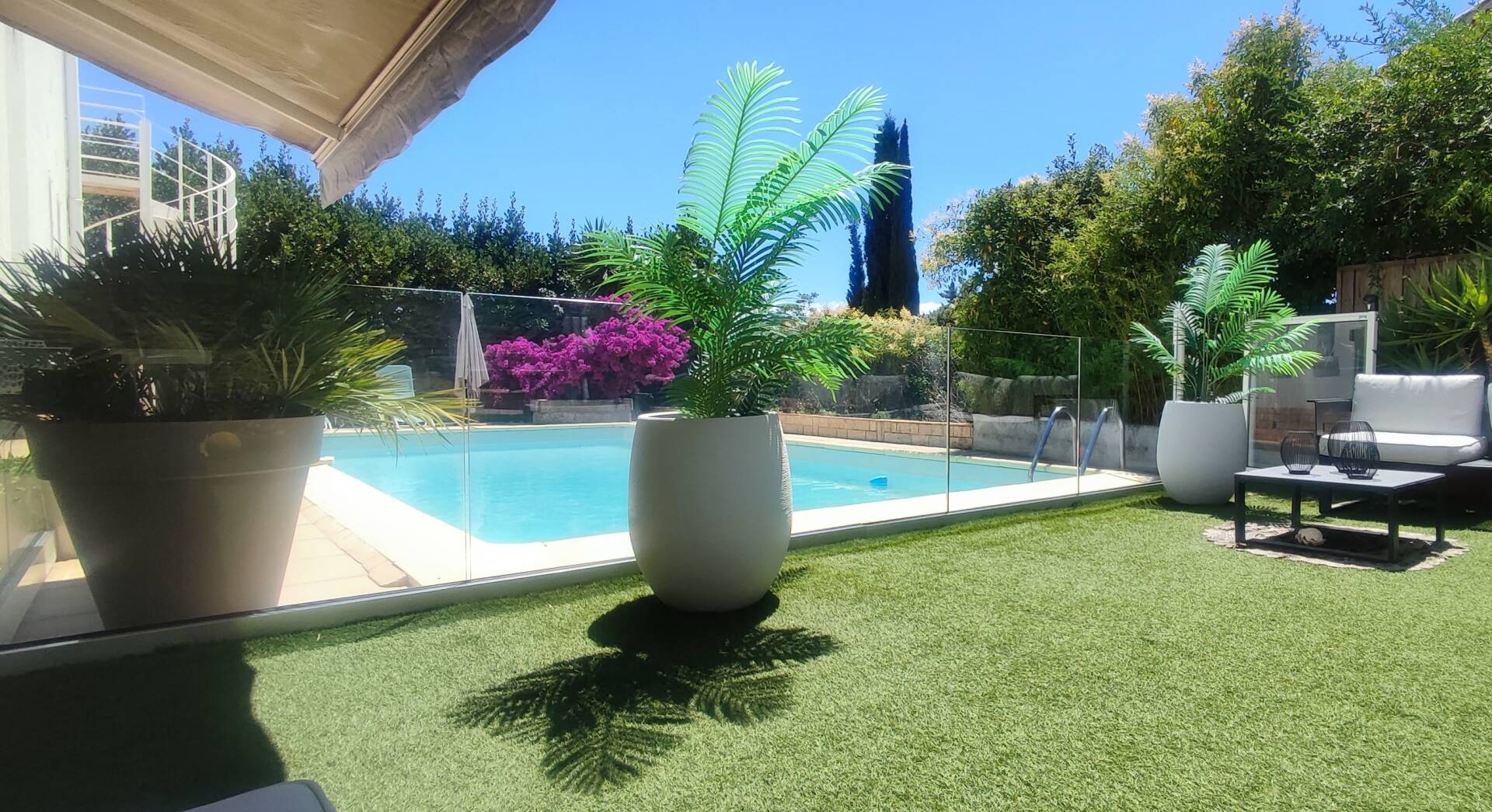 TOULON - BAS FARON - Appartement 3 pièces 82m² + terrasse et jardin de 85m² - Piscine