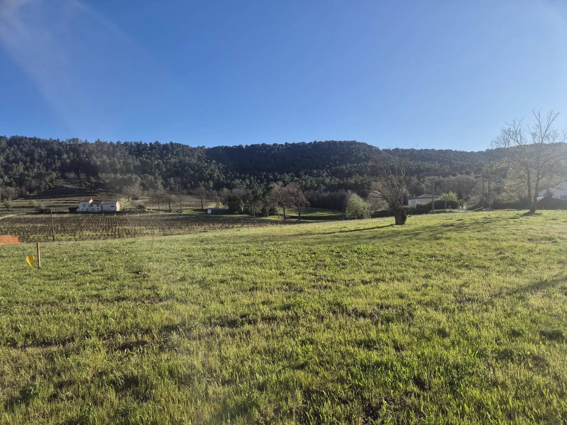 SALERNES TERRAIN A BATIR 1072 M²