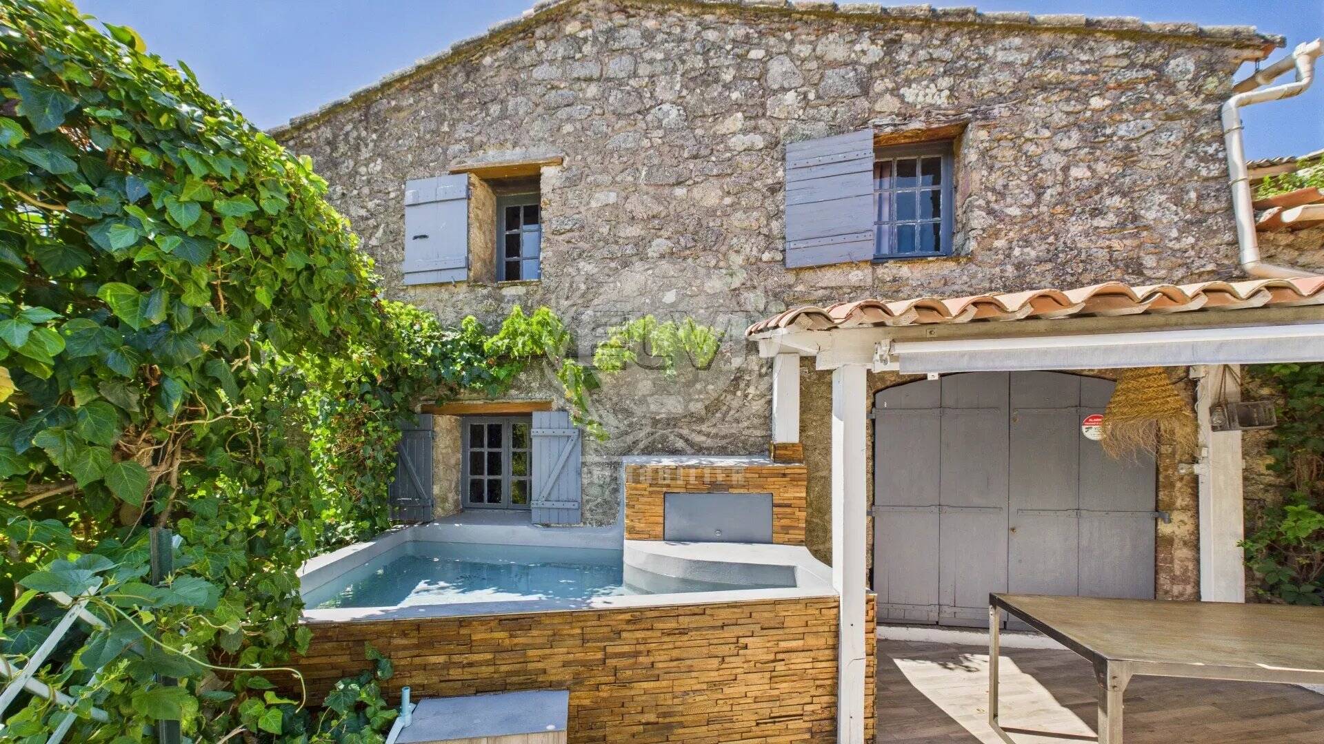 Charmante maison dans un hameau du Plan-de-la-Tour