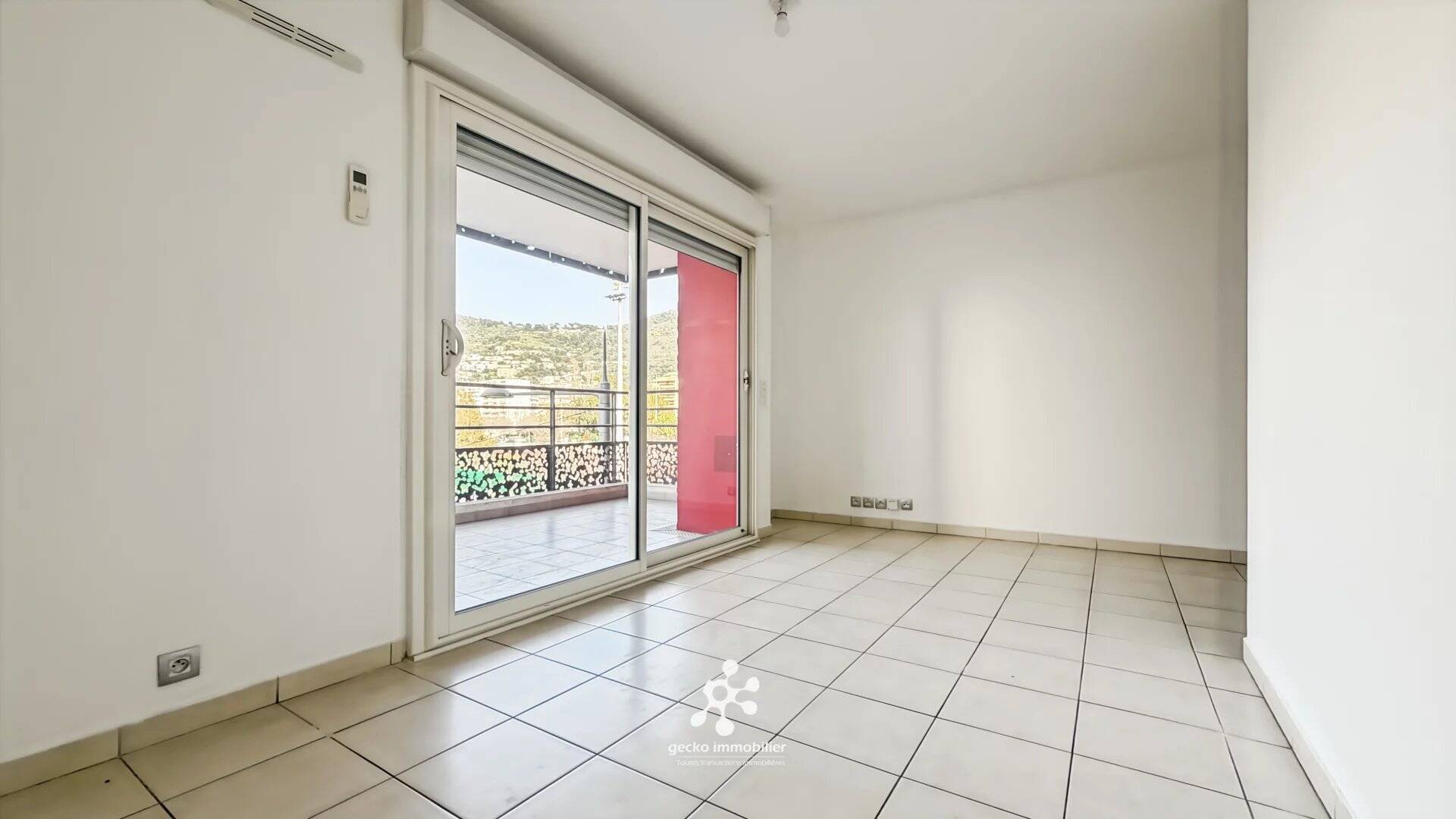 NICE - VAUBAN - 2 P - TERRASSE - RESIDENCE RECENTE