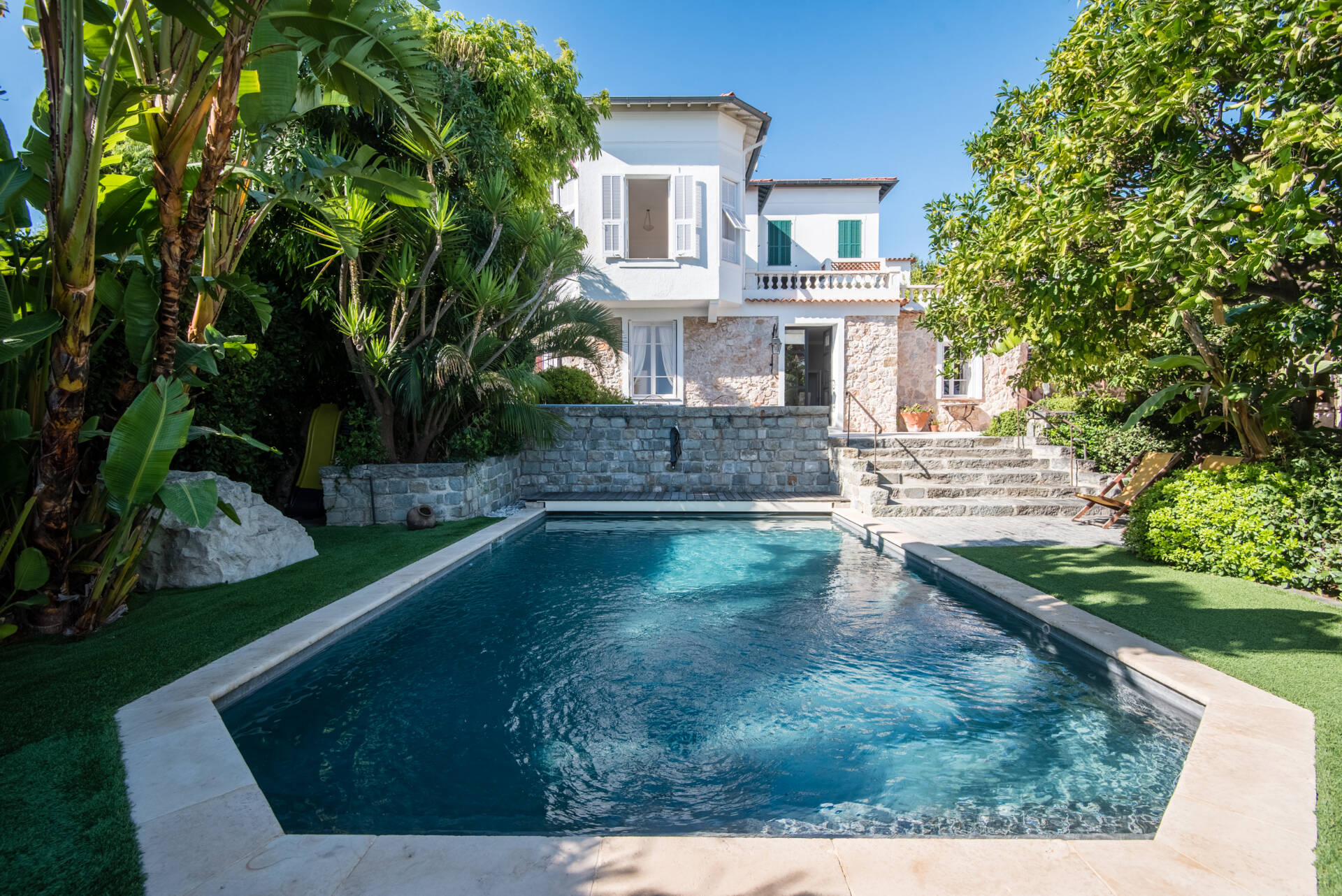 Maison  - 6 pièces  - 198.83 m² -  3 800 000 € - À vendre 
