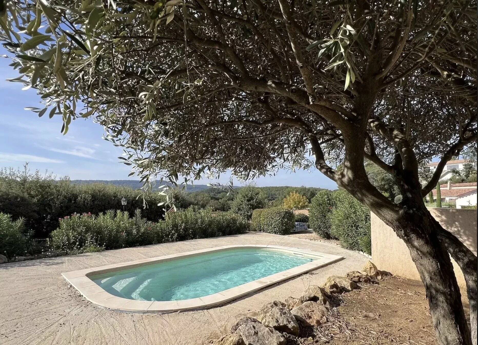 Vue panoramique pour cette maison familiale avec potentiel d’aménagement