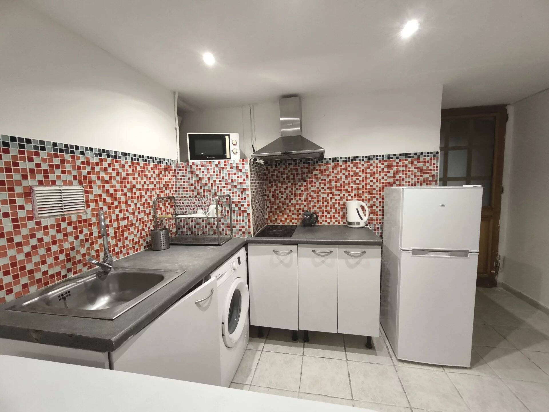 F2  proche de la promenade des anglais et Fac de lettre proche Mer