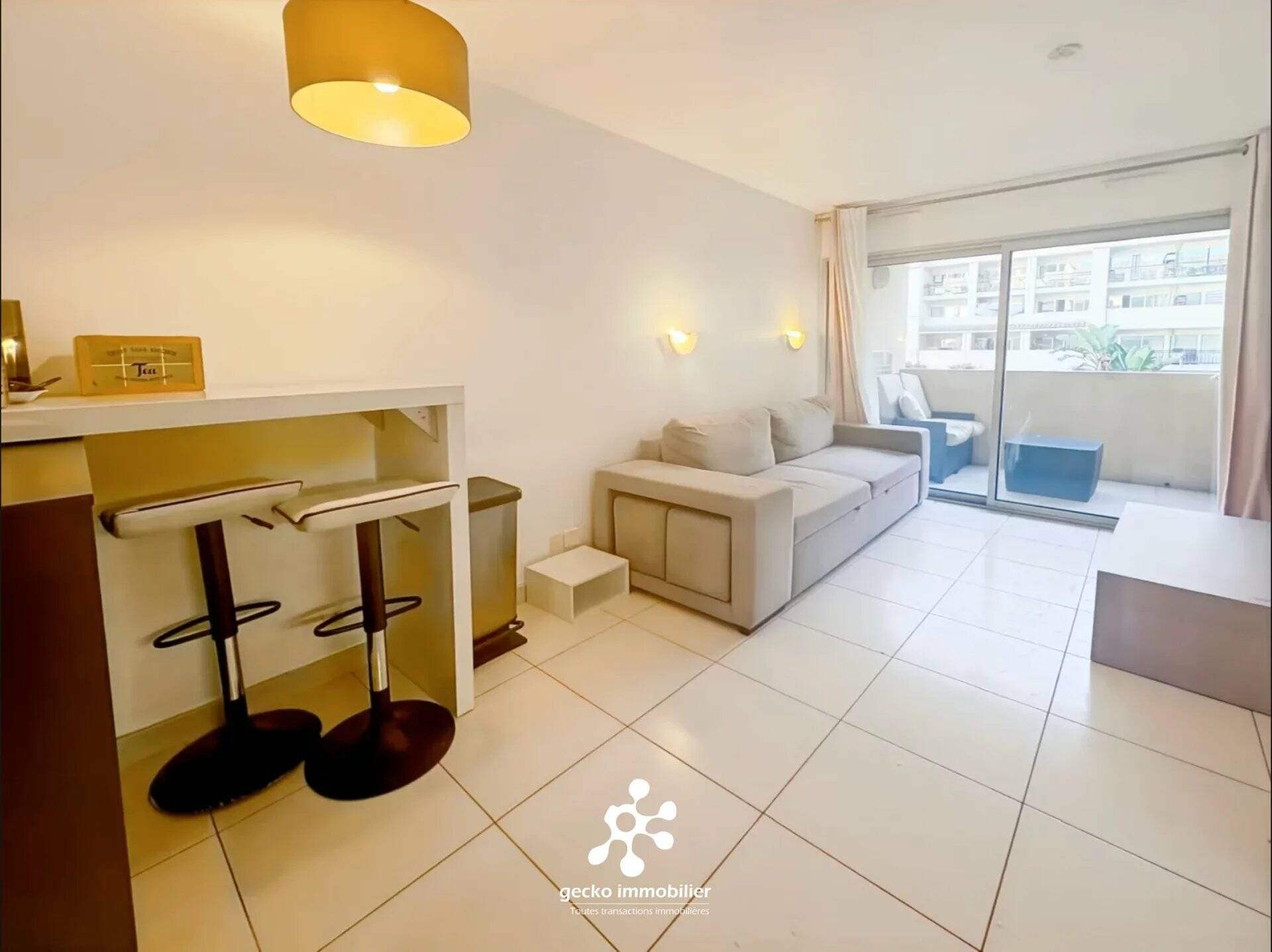 2  pièces Cannes La Bocca