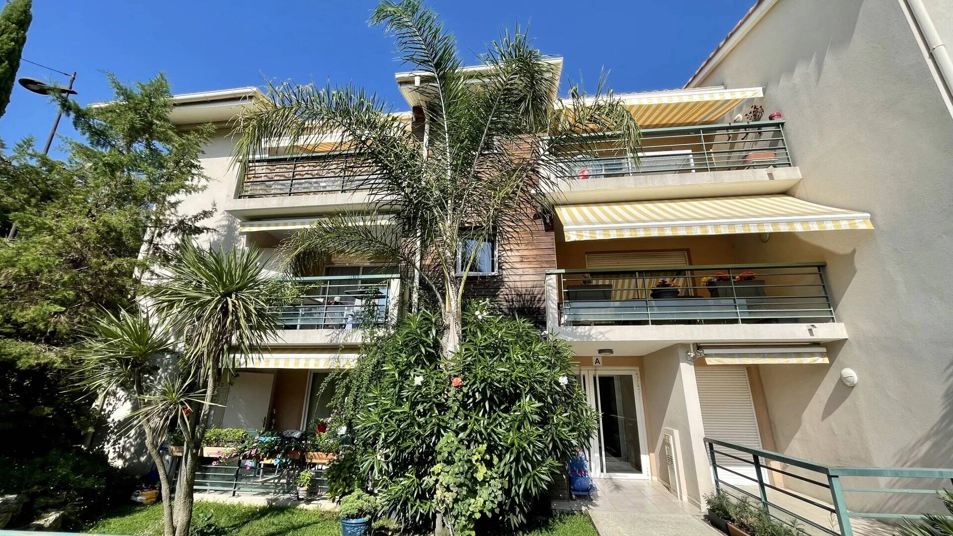 GRASSE - Appartement 3 Pièces avec terrasse et garage  - Résidence Seniors