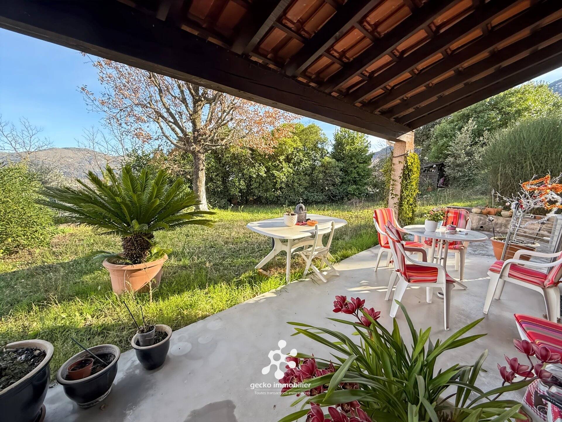 Maison de plain-pied avec jardin à Le Broc