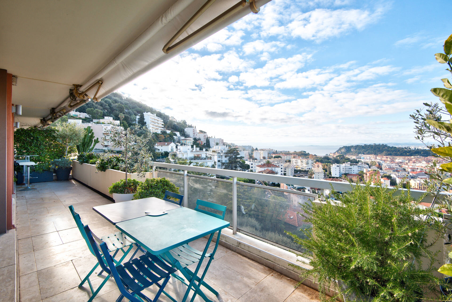 Appartement  - 4 pièces  - 102.47 m2 -  1 575 000 € - À vendre 