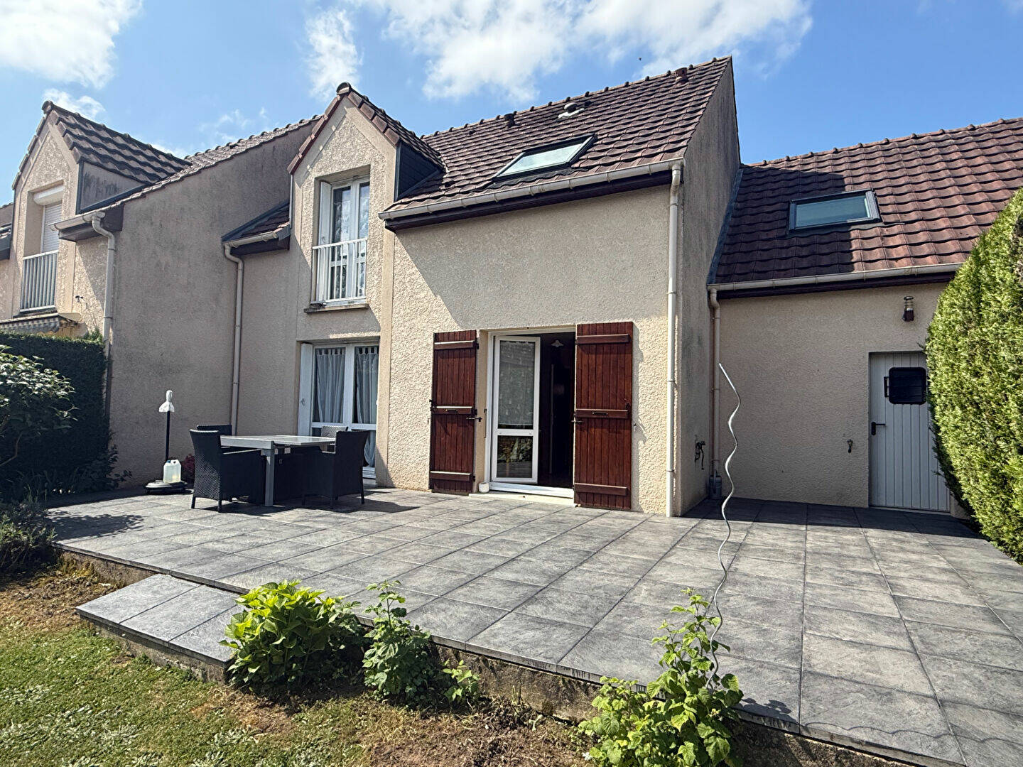 A Beauvais, Charmante Maison avec  4 Chambres et un garage.