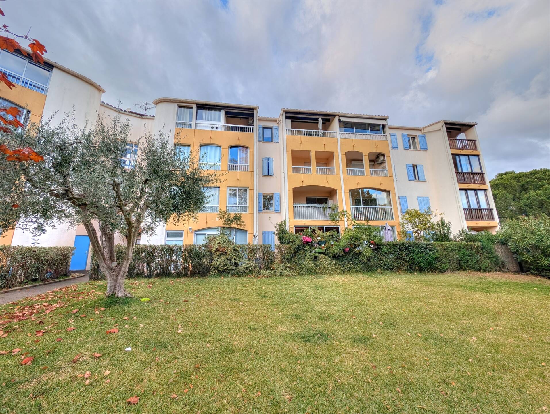 appartement T1 rez de jardin avec loggia et garage fermé