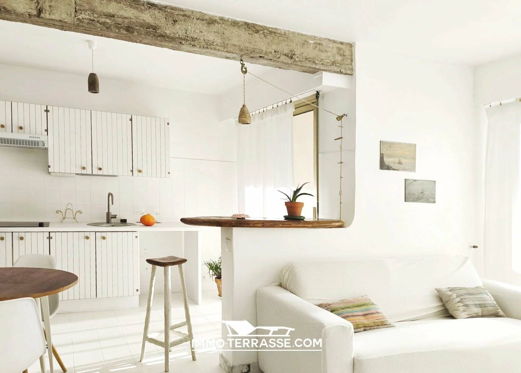 Nice Fleurs beau 2P lumineux avec balcon