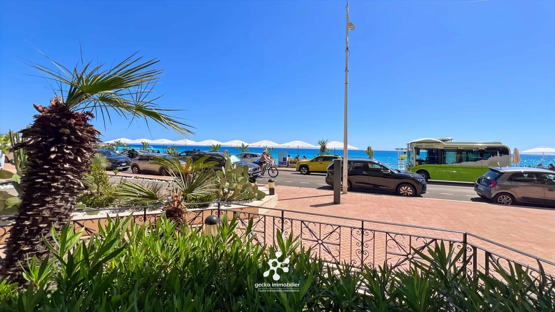 MENTON - Studio avec terrasse - Front Mer - Vue Mer