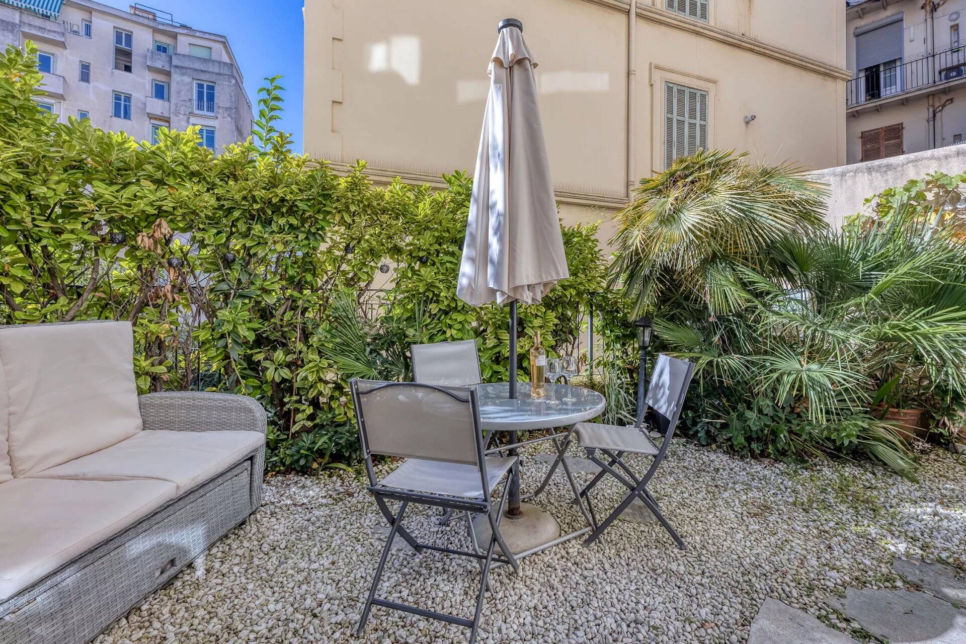 Appartement  - 2 pièces  - 25.24 m² -  235 000 € - À vendre 