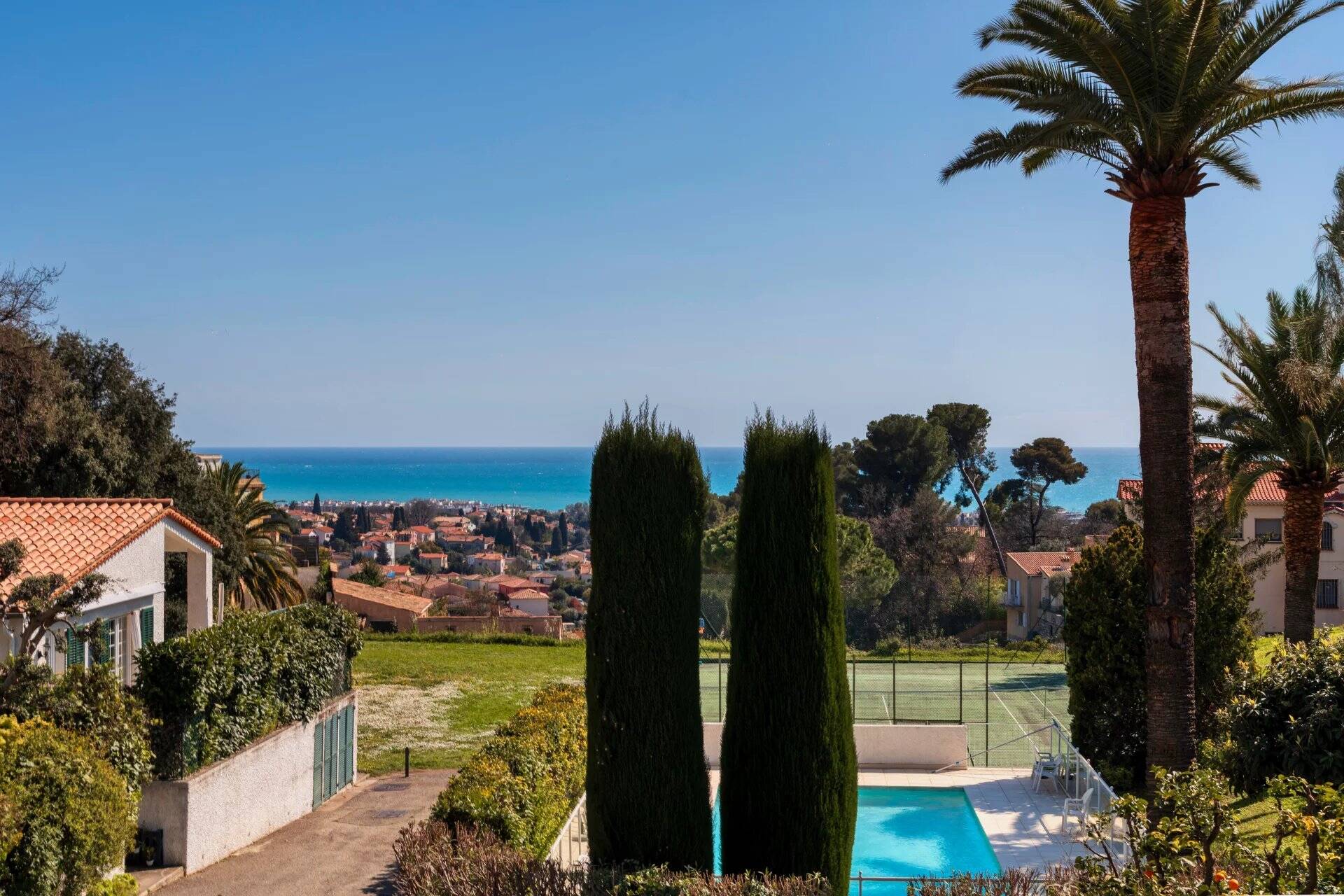 Maison  - 4 pièces  - 95.0 m² -  485 000 € - À vendre 