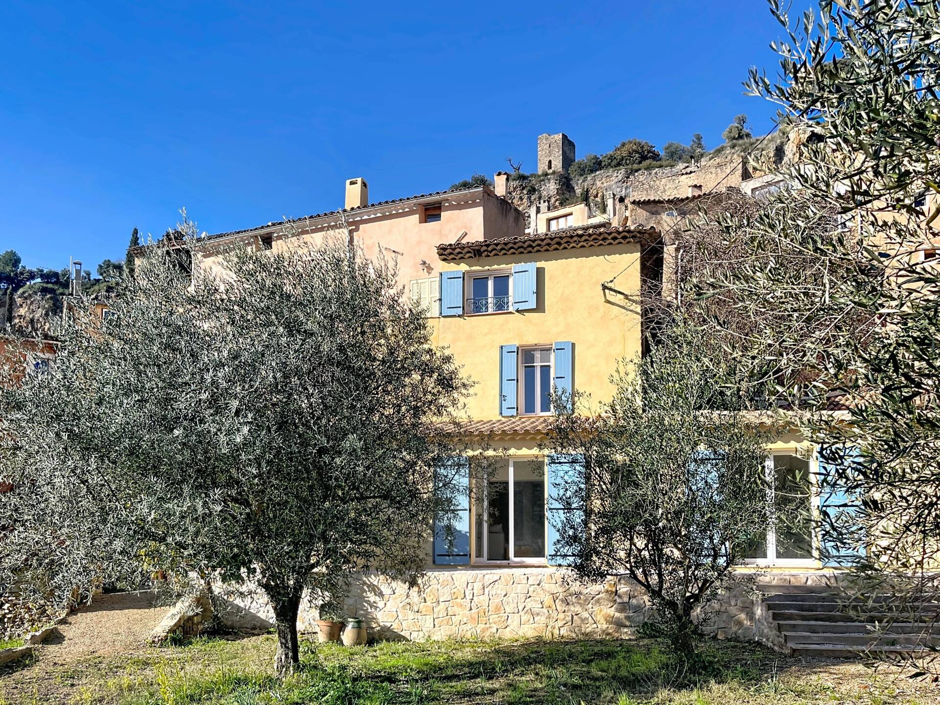 Cotignac-Demeure de caractère avec jardin d'exception au cœur du village