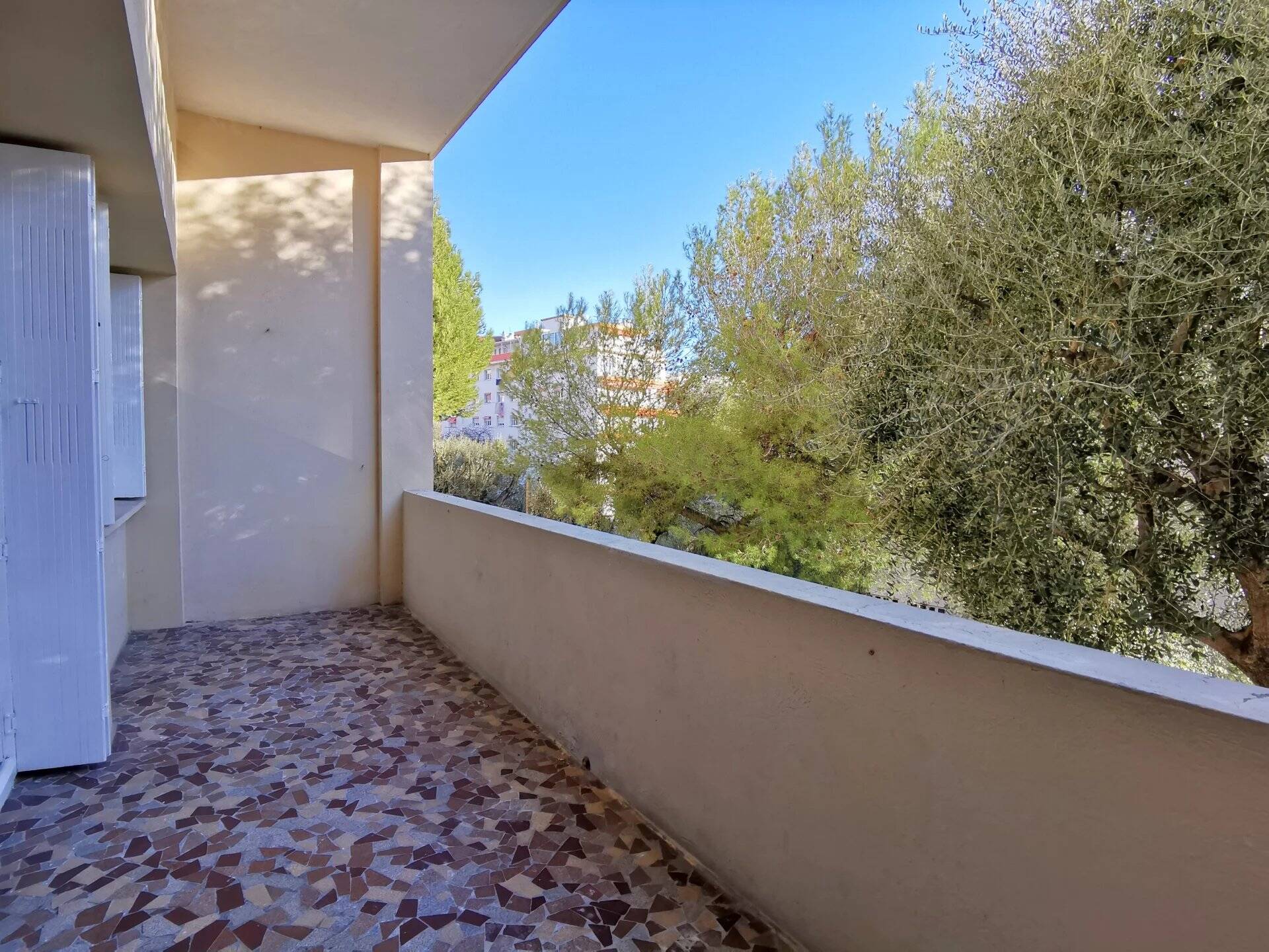 NICE - CIMIEZ/VALROSE- Appartement 3 pièces meublé avec vue dégagée