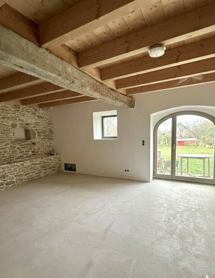 Propriété/Grange de 600m2- Massingy