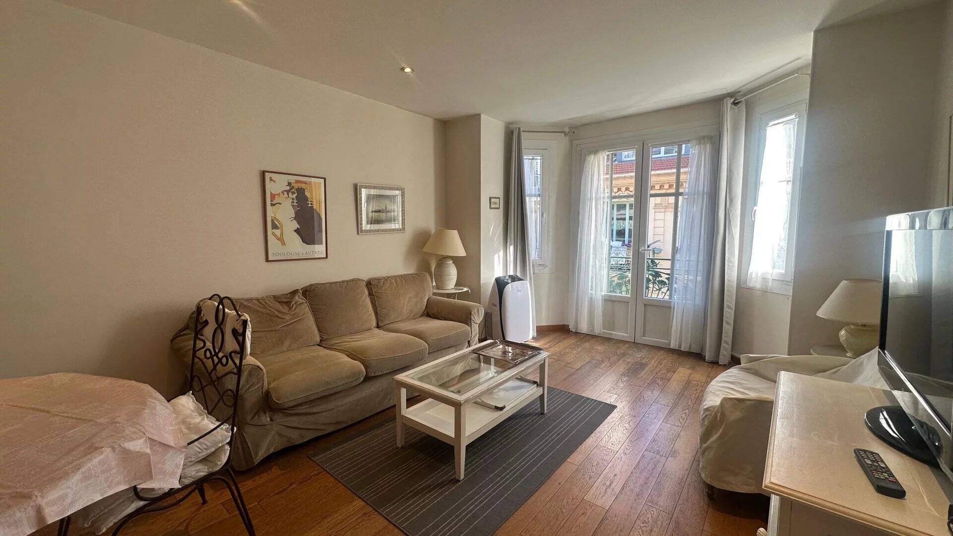 Appartement  - 2 pièces  - 53.57 m2 -  365 000 € - À vendre 