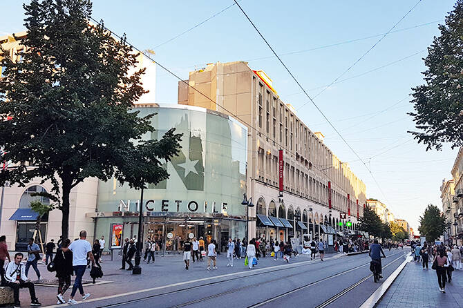 Vente à terme libre Avenue Jean Médecin Nice avec locataire en place