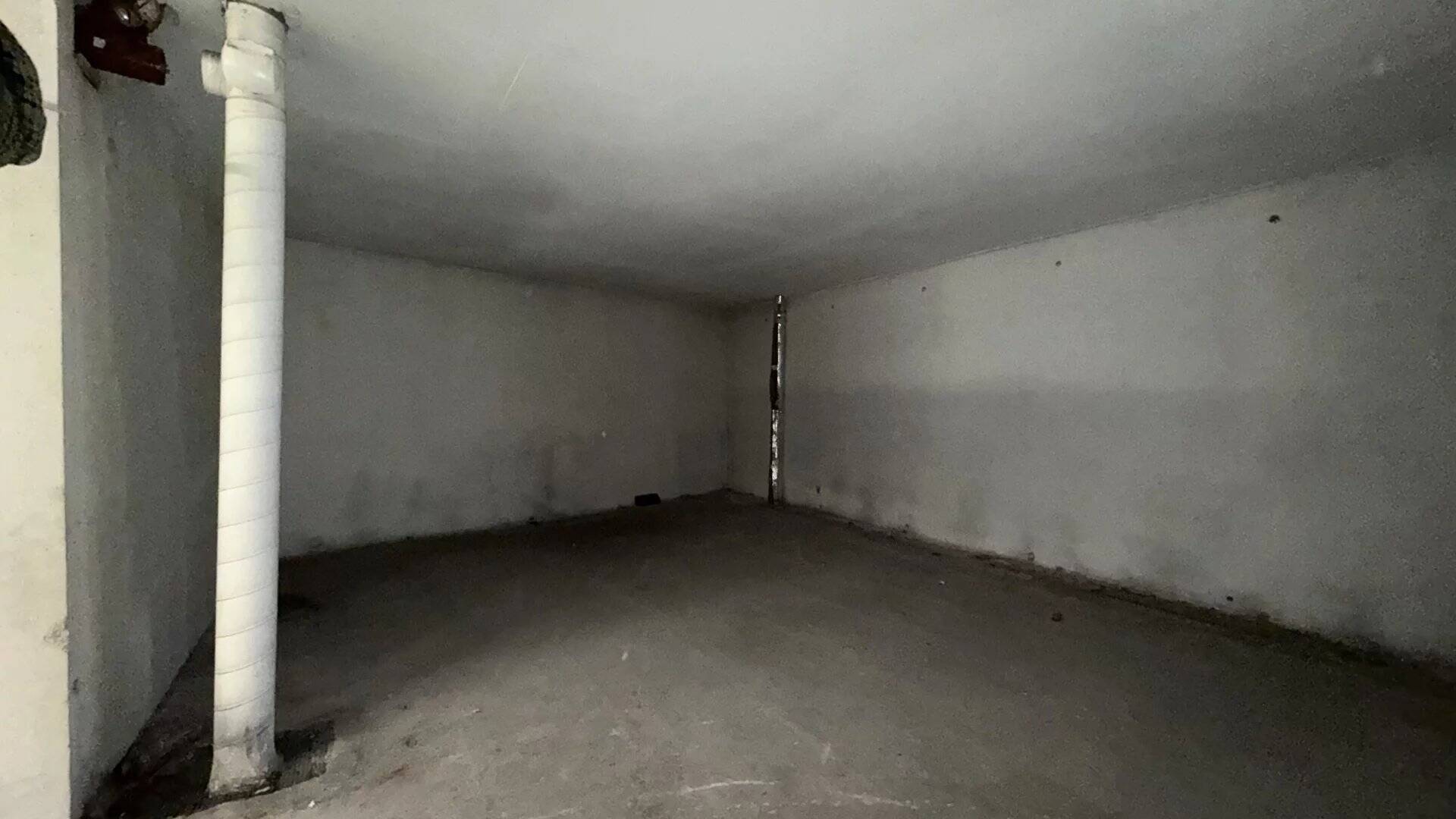 Nice - bas cimiez - Entrepôt