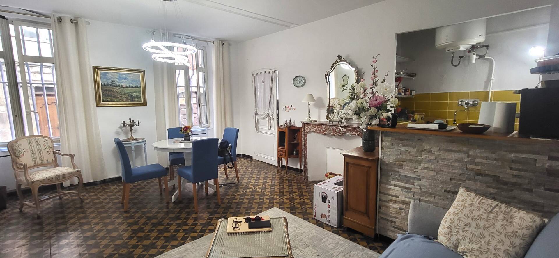 Studio d'environ 30m²dans centre village.