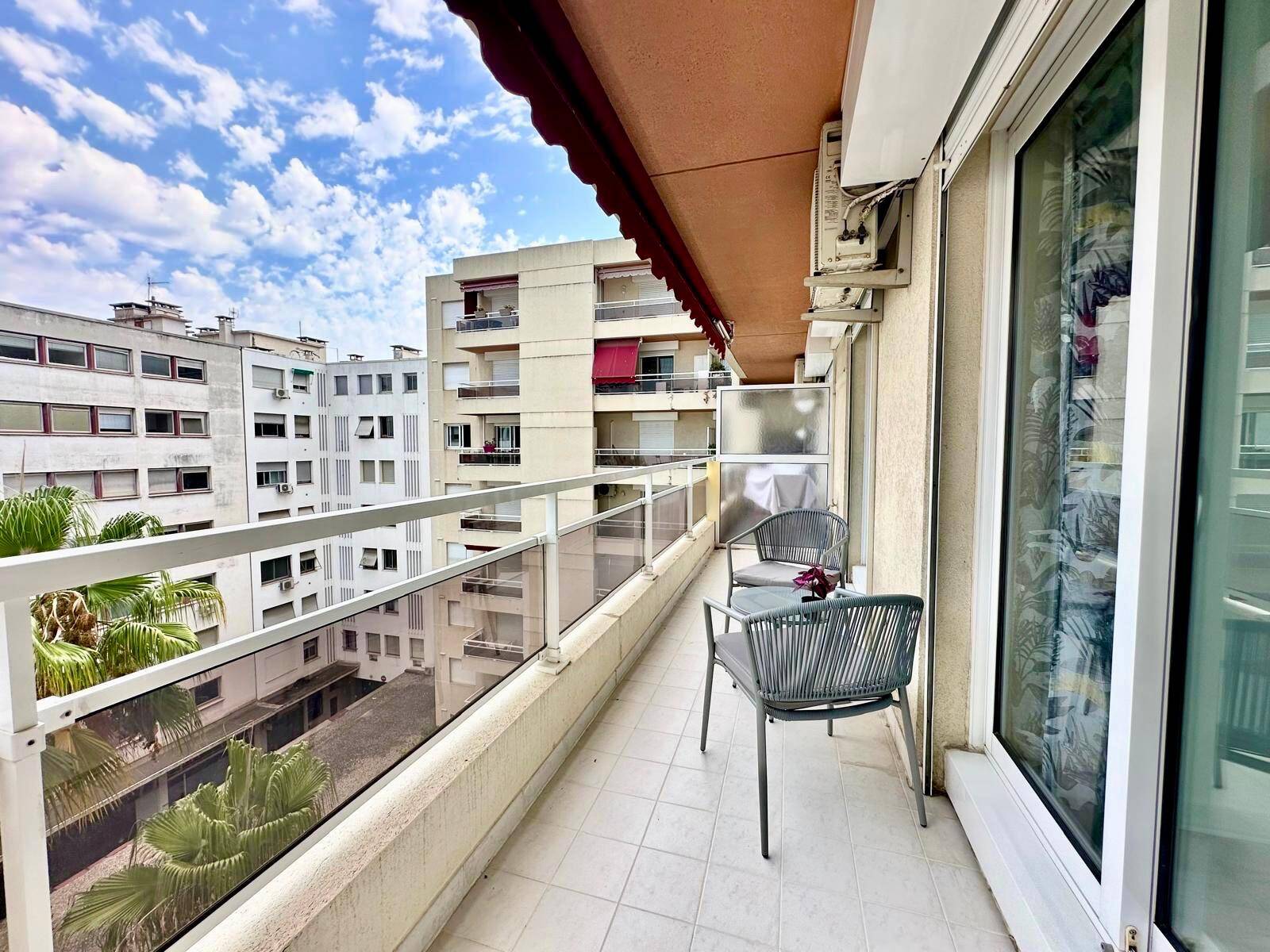 Appartement  - Appartement  - 2 pièces  - 30.26 m² -  299 250 € - À vendre 