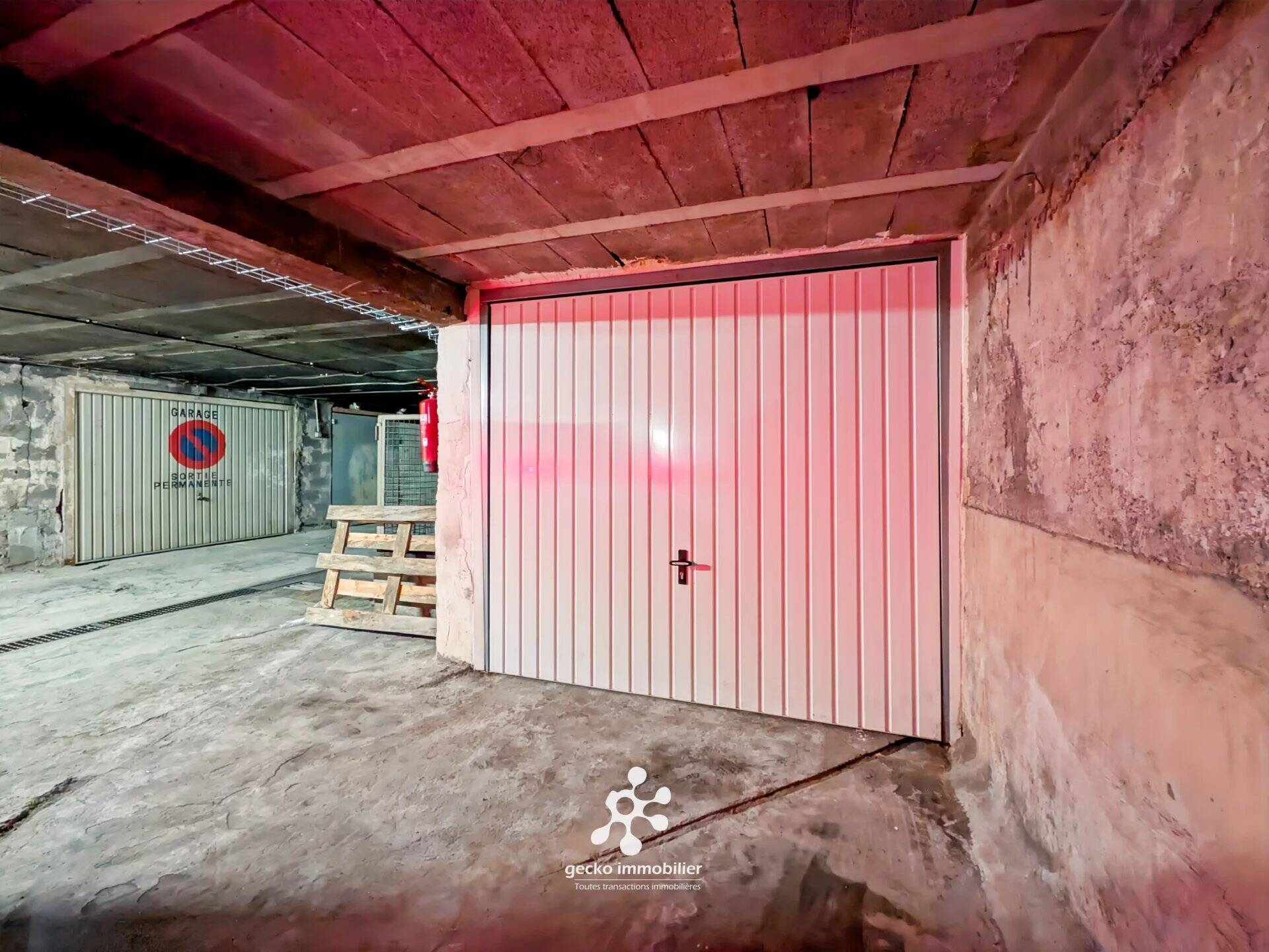 NICE - PASTEUR/ACROPOLIS - Garage fermé