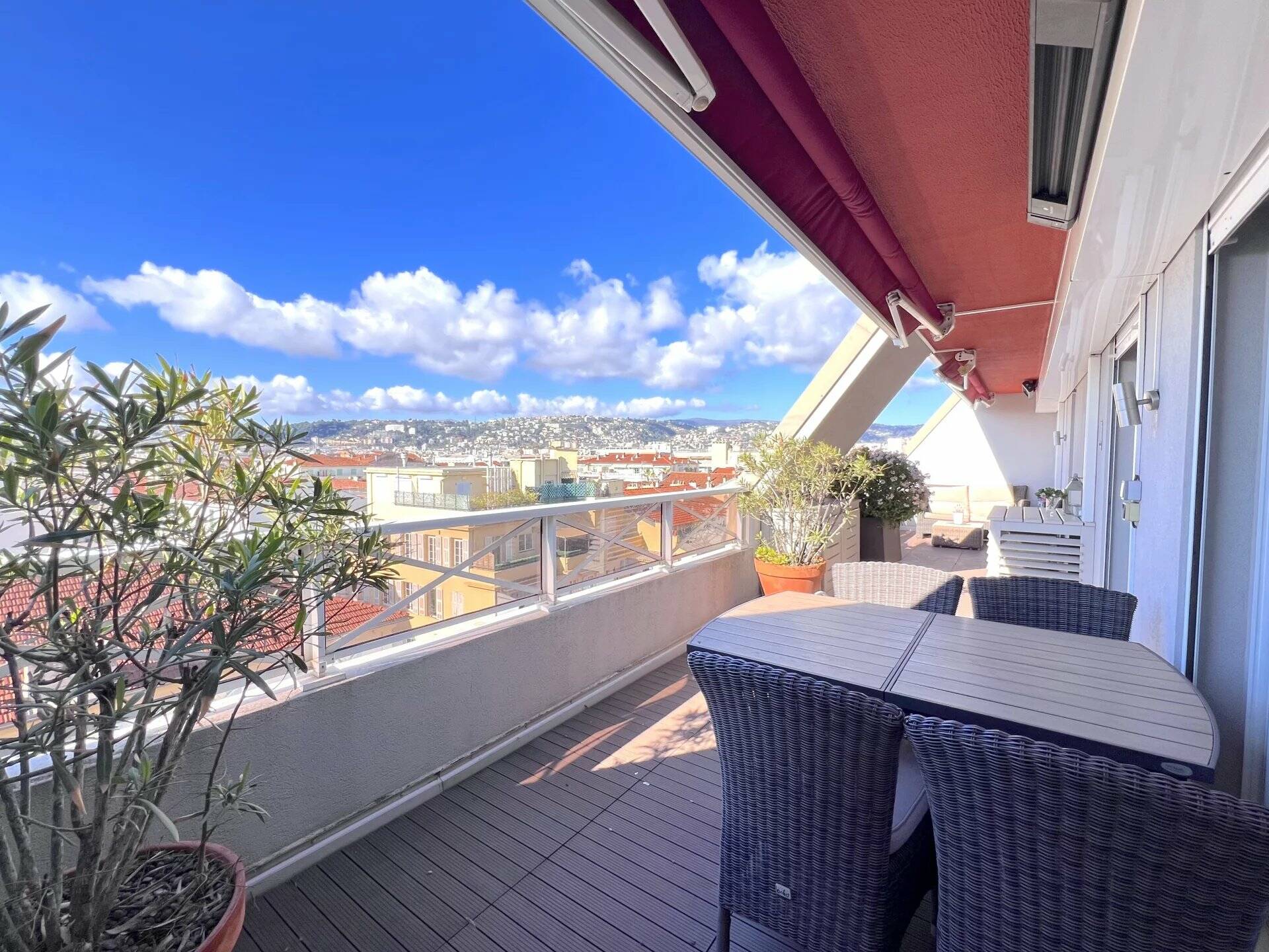 Appartement  - 2 pièces  - 45.0 m2 -  575 000 € - À vendre 